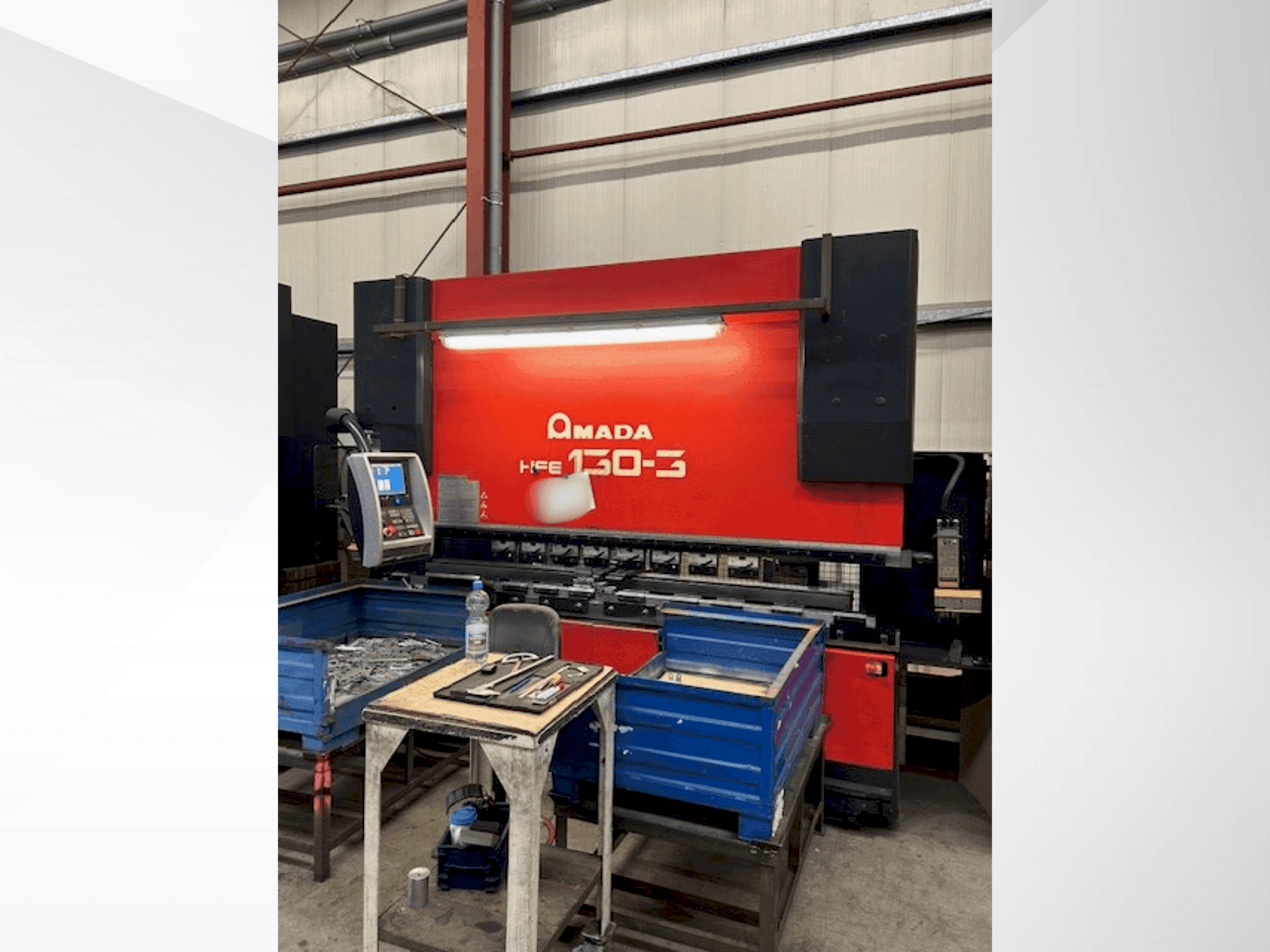 Prikaz  stroja AMADA HFE 130-3  sprijeda