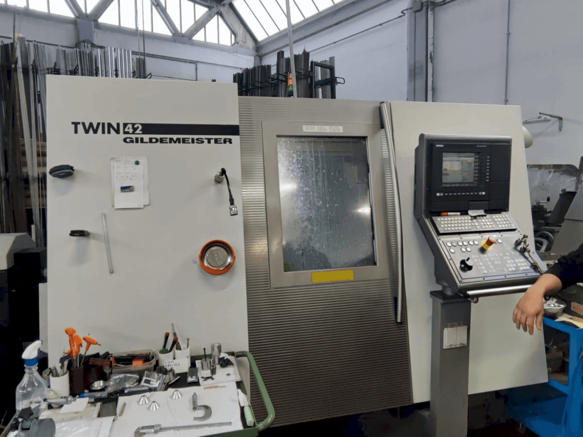 Prikaz  stroja Gildemeister TWIN 42  sprijeda