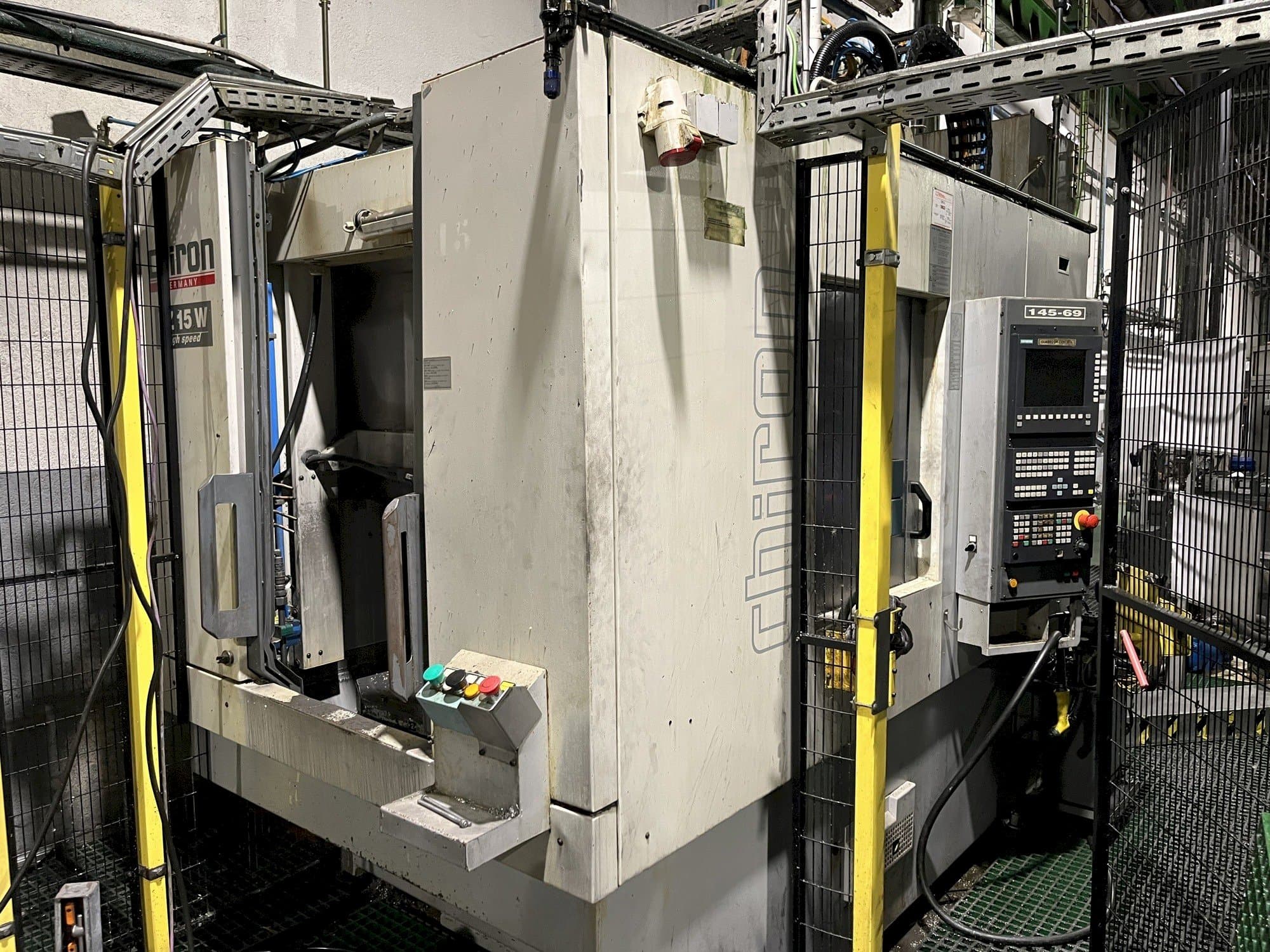 Prikaz  stroja CHIRON FZ15W  sprijeda