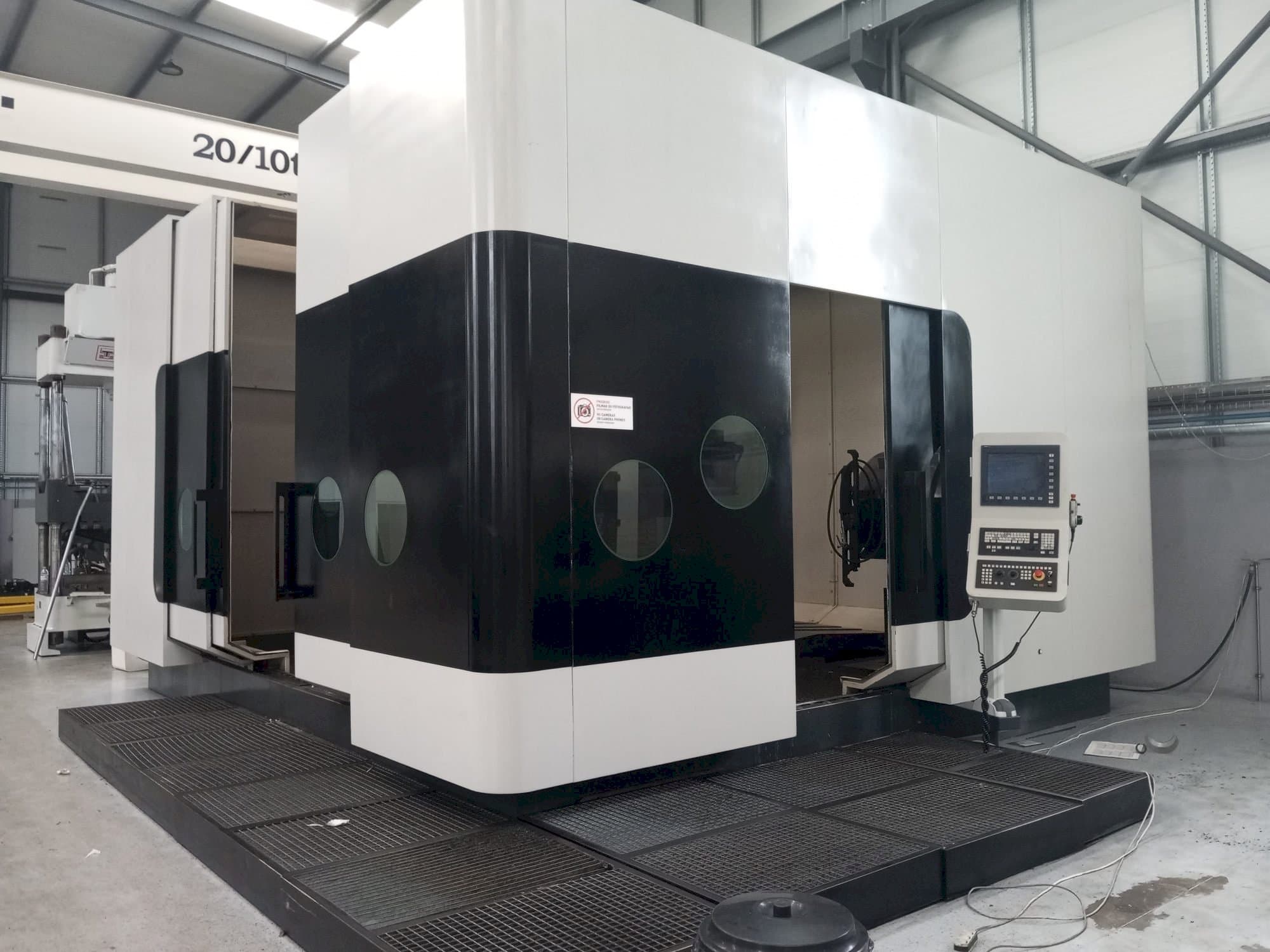 Prikaz  stroja CHETO 3000  sprijeda