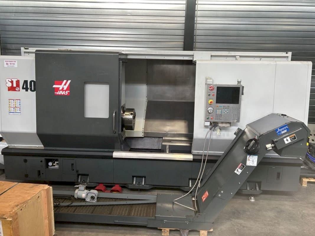Prikaz  stroja HAAS ST-40  sprijeda