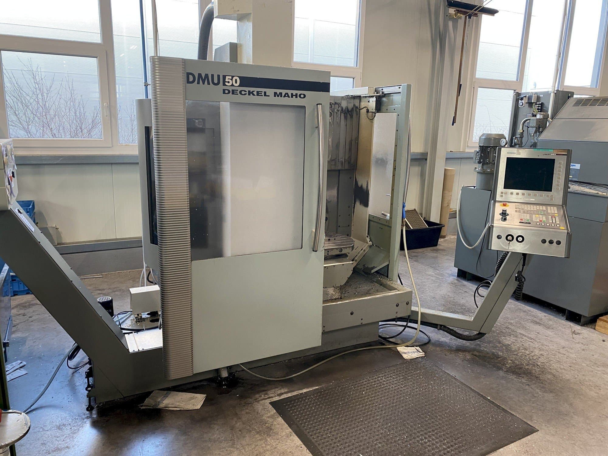 Prikaz  stroja DECKEL MAHO DMU 50  sprijeda