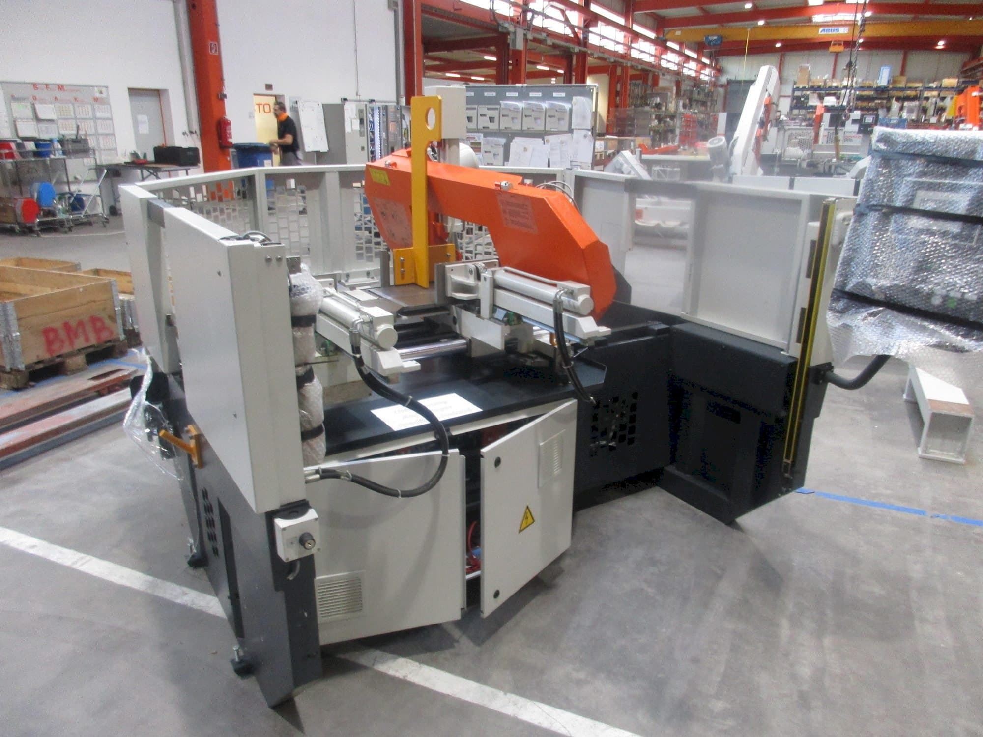 Prikaz  stroja KASTO micut A 2.6  sprijeda