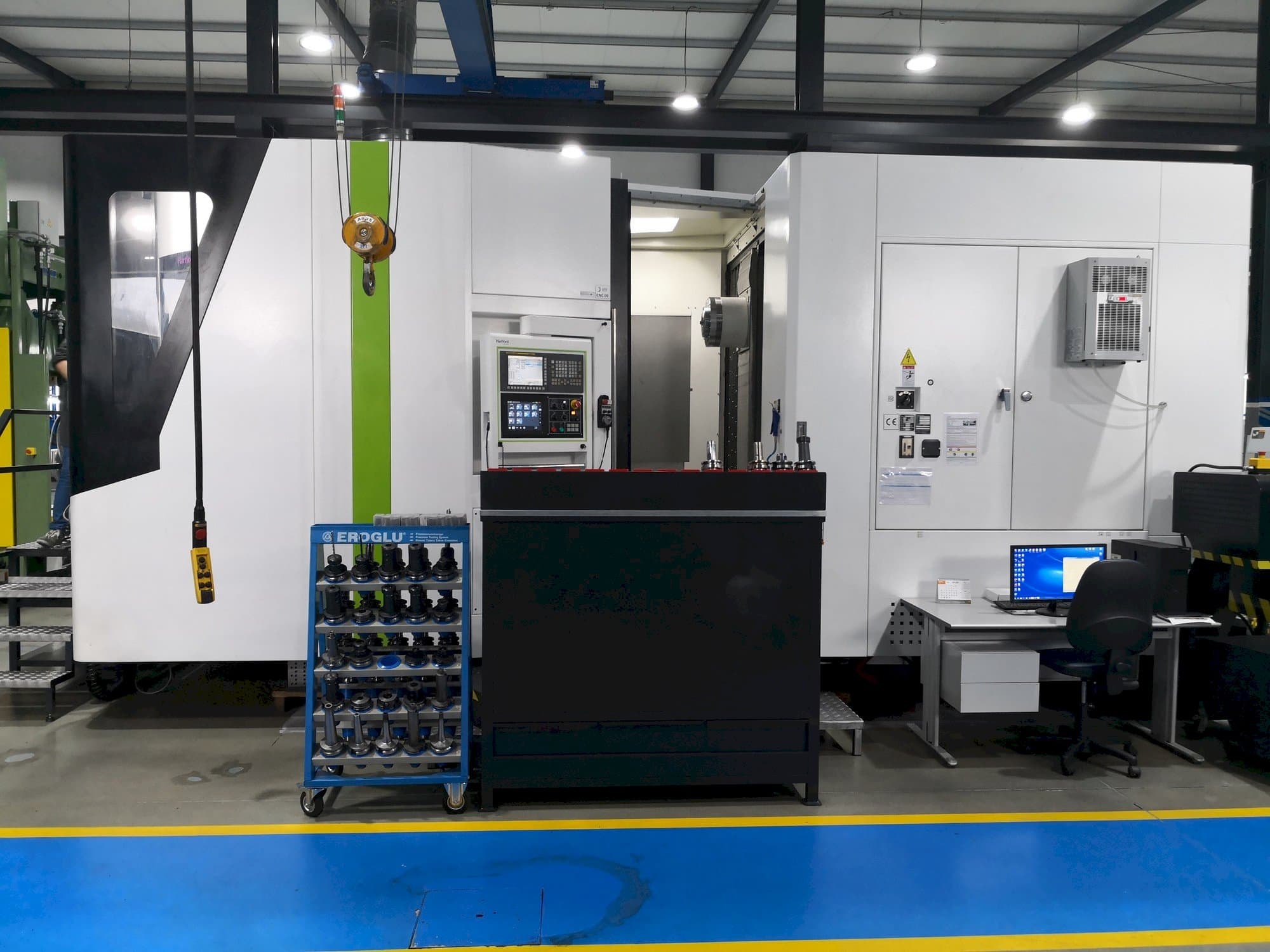 Prikaz  stroja Hartford HMC-10  sprijeda