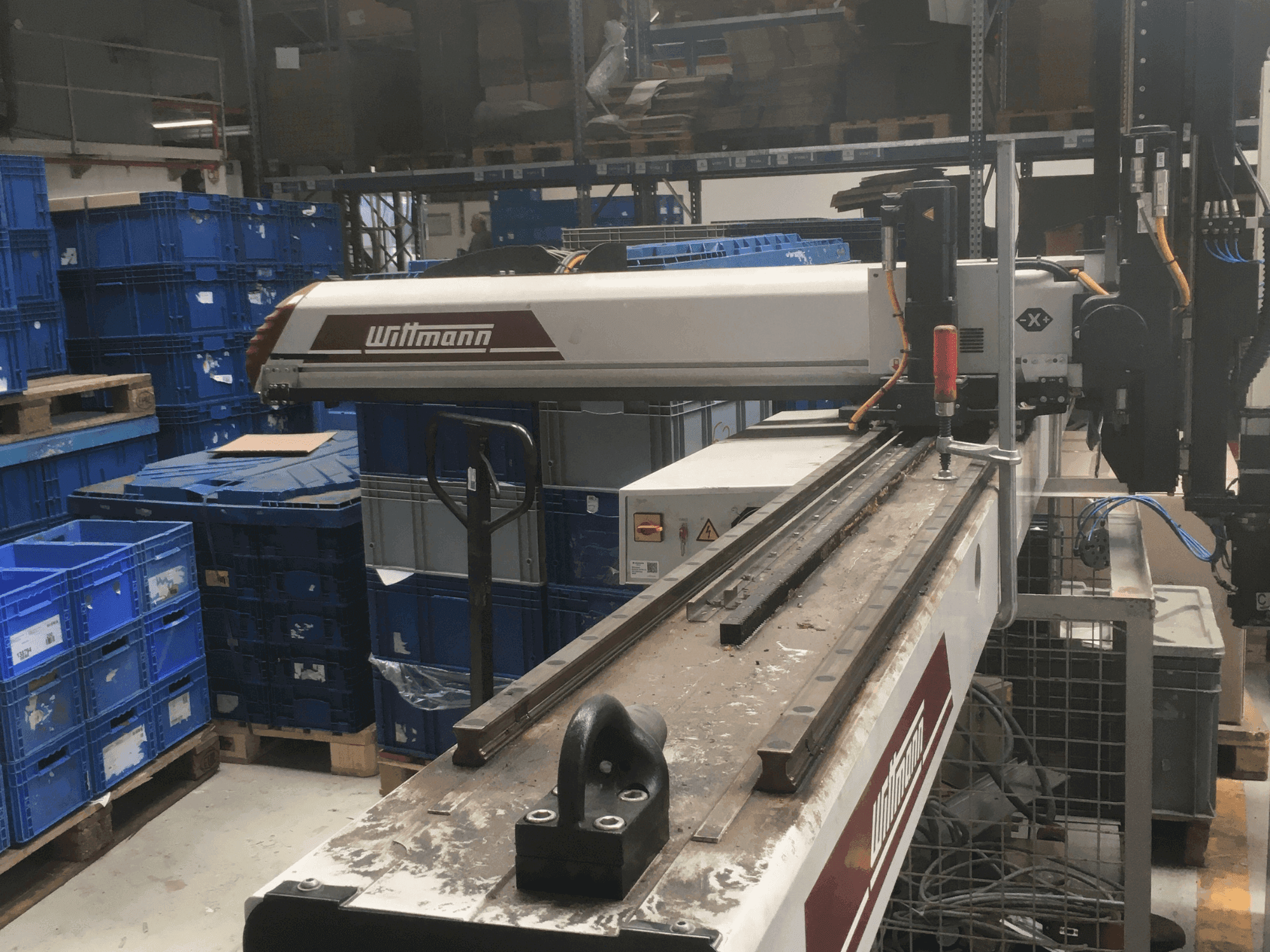 Prikaz  stroja WITTMANN W743  sprijeda