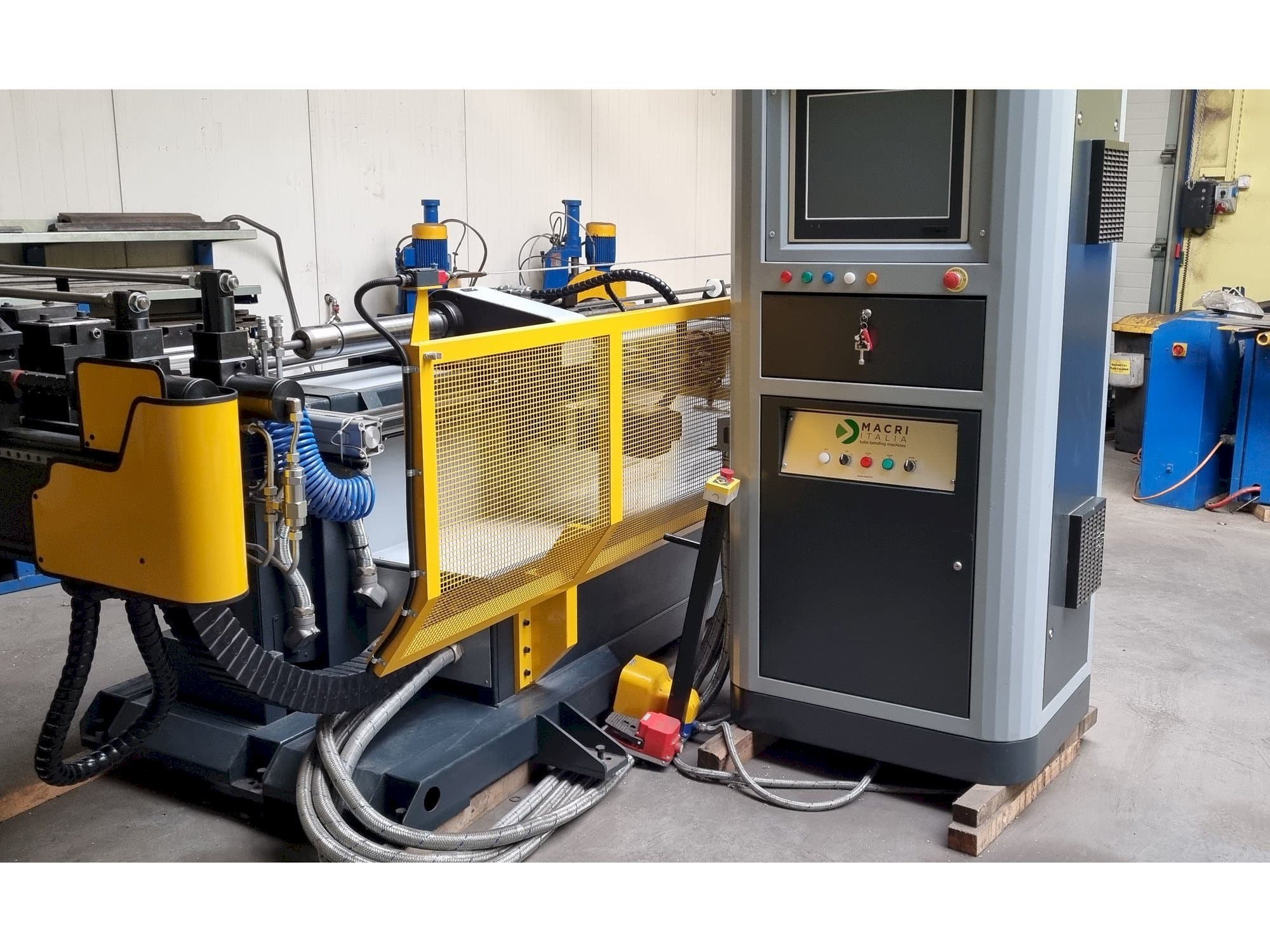 Prikaz  stroja MACRI ITALIA PROVAR 6-45 U-D  sprijeda