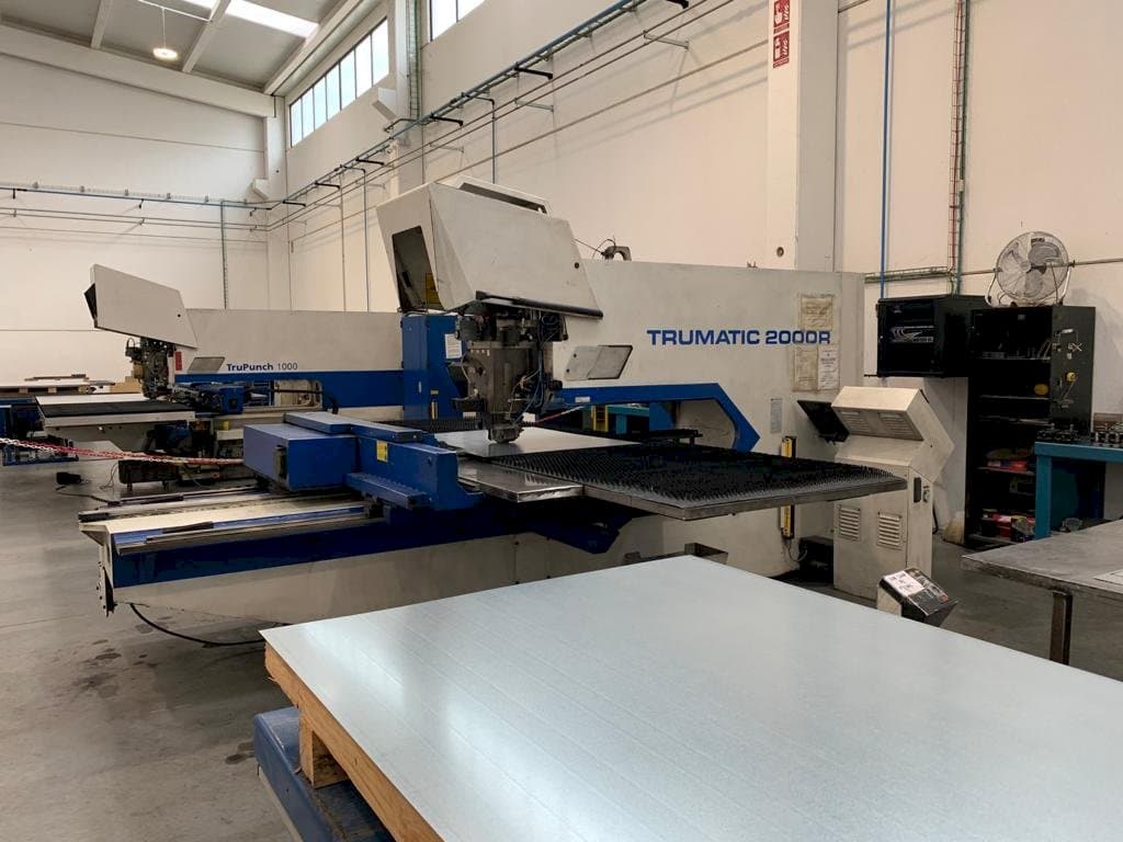 Prikaz  stroja Trumpf Trumatic 2000 R  sprijeda