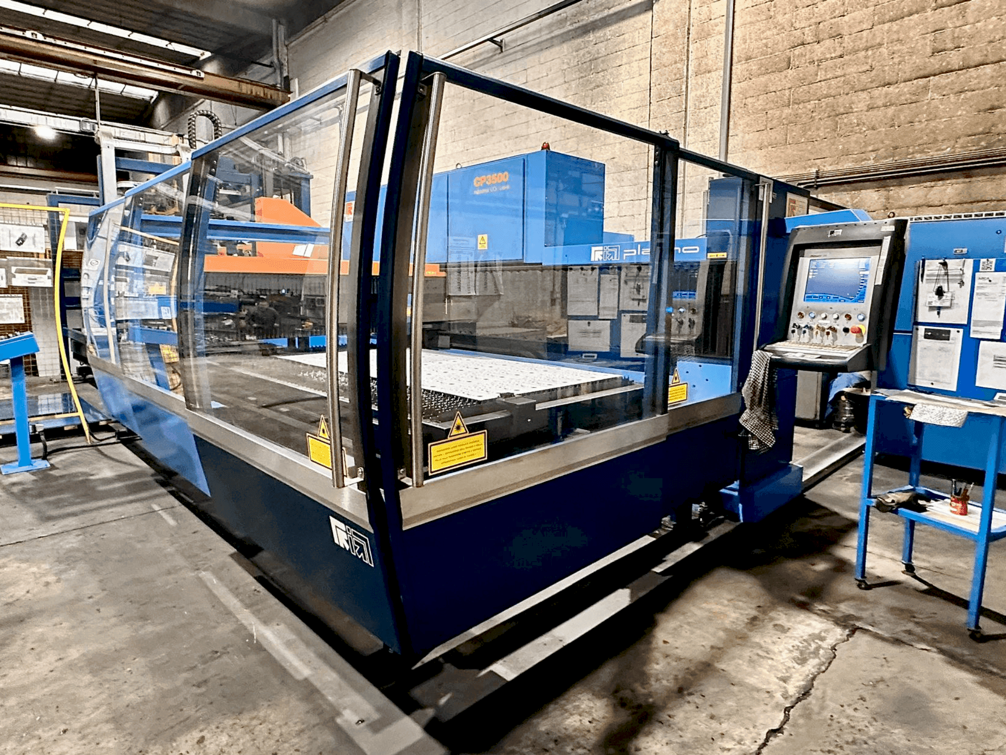 Prikaz  stroja Prima Industrie Platino 1530  sprijeda