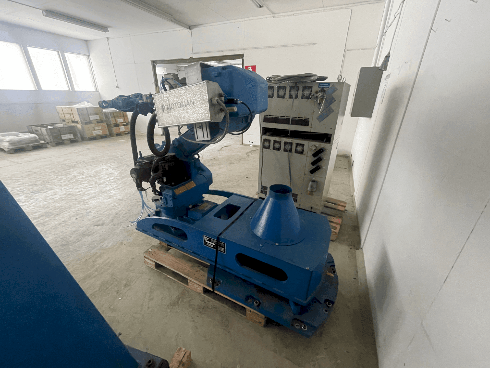 Prikaz  stroja MOTOMAN VST 600 SX  sprijeda