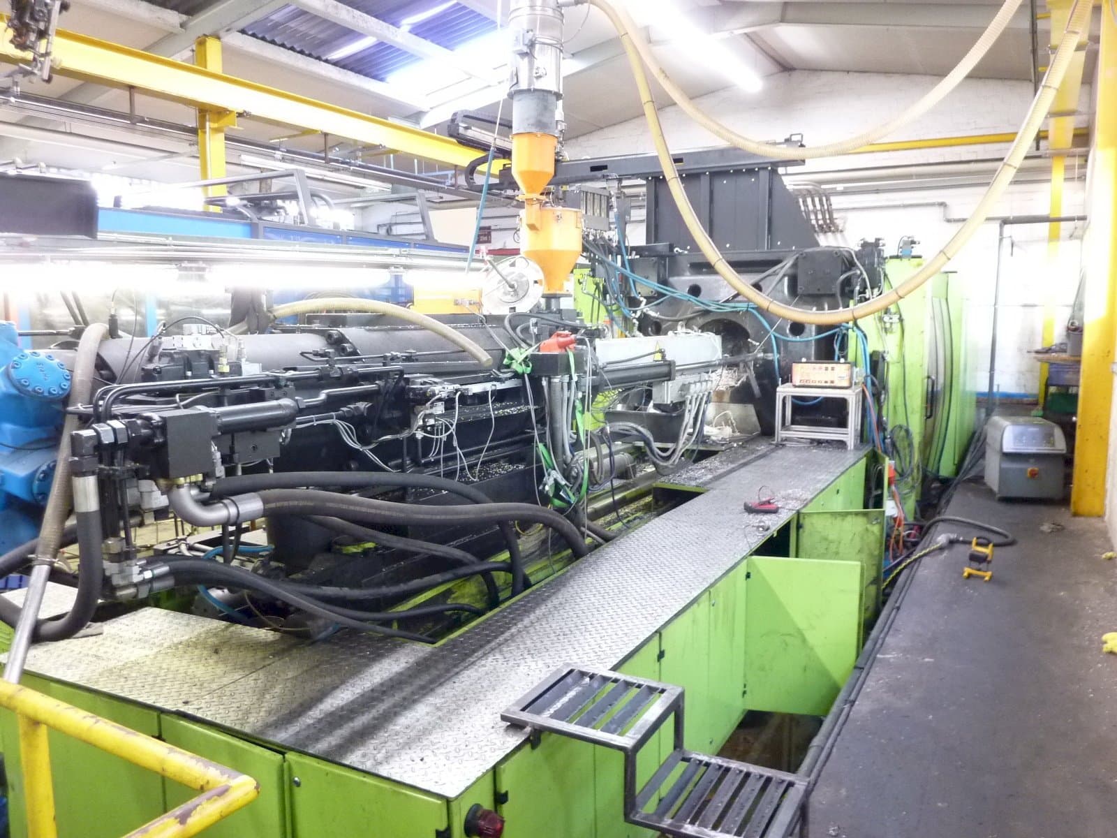 Prikaz lijeve strane  stroja ENGEL ES 10000/1300 DK