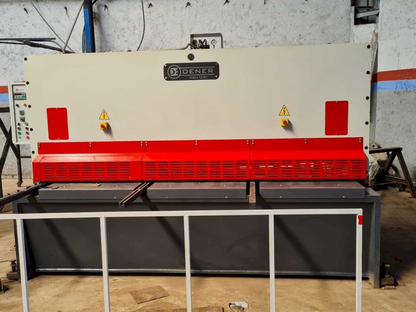 Prikaz  stroja DENER BS 3013  sprijeda