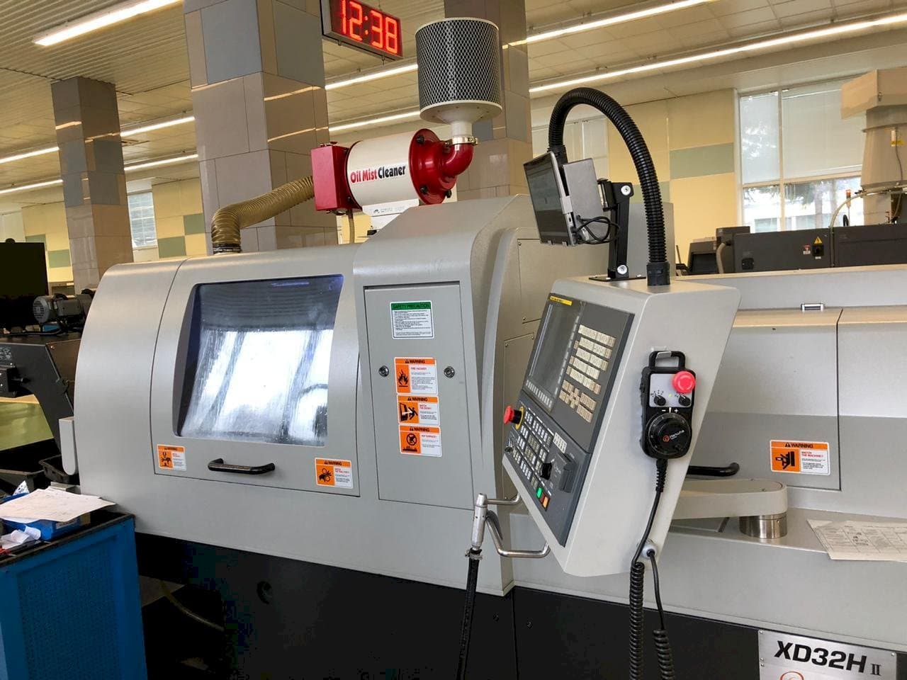 Prikaz  stroja Hanwha XD32H II  sprijeda