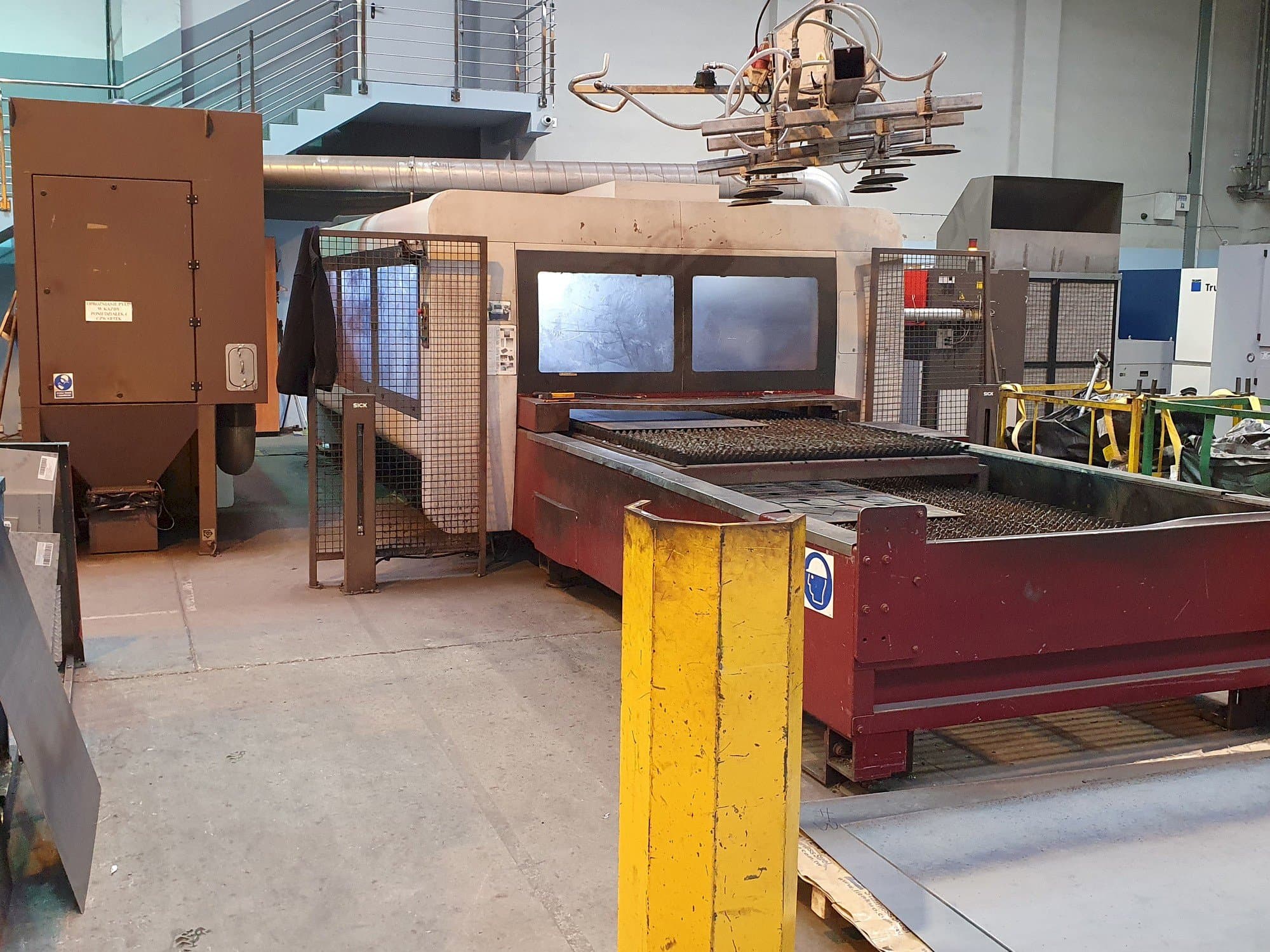 Prikaz lijeve strane  stroja Bystronic BySprint Pro 3015