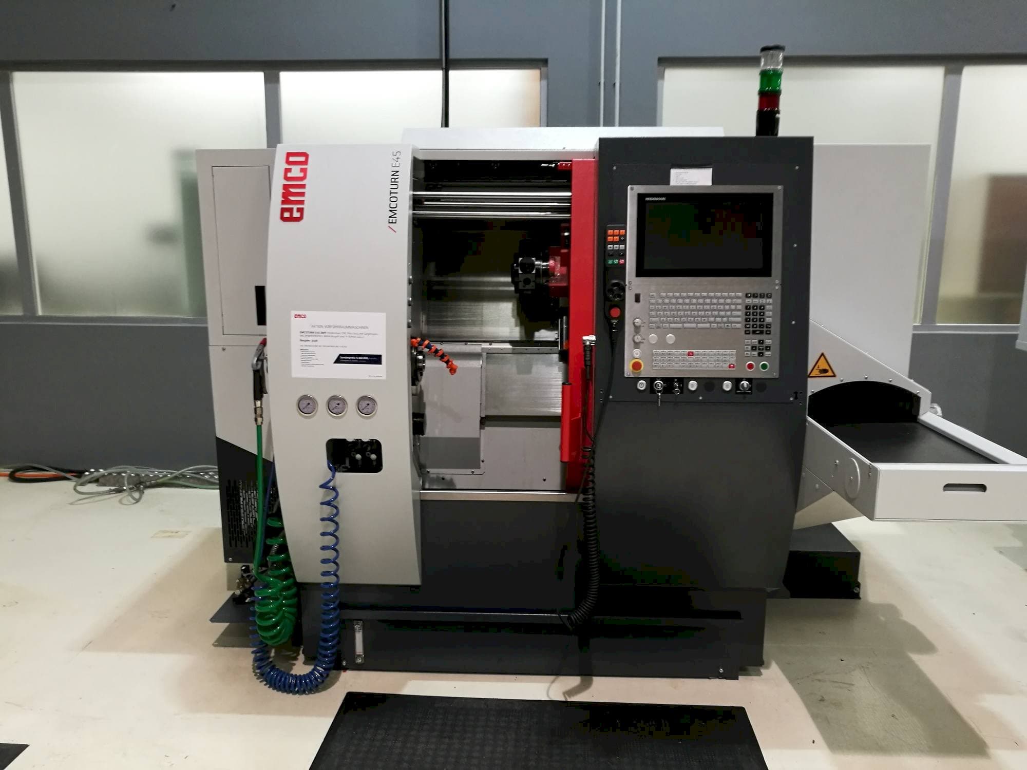 Prikaz  stroja EMCO E45 SMY  sprijeda