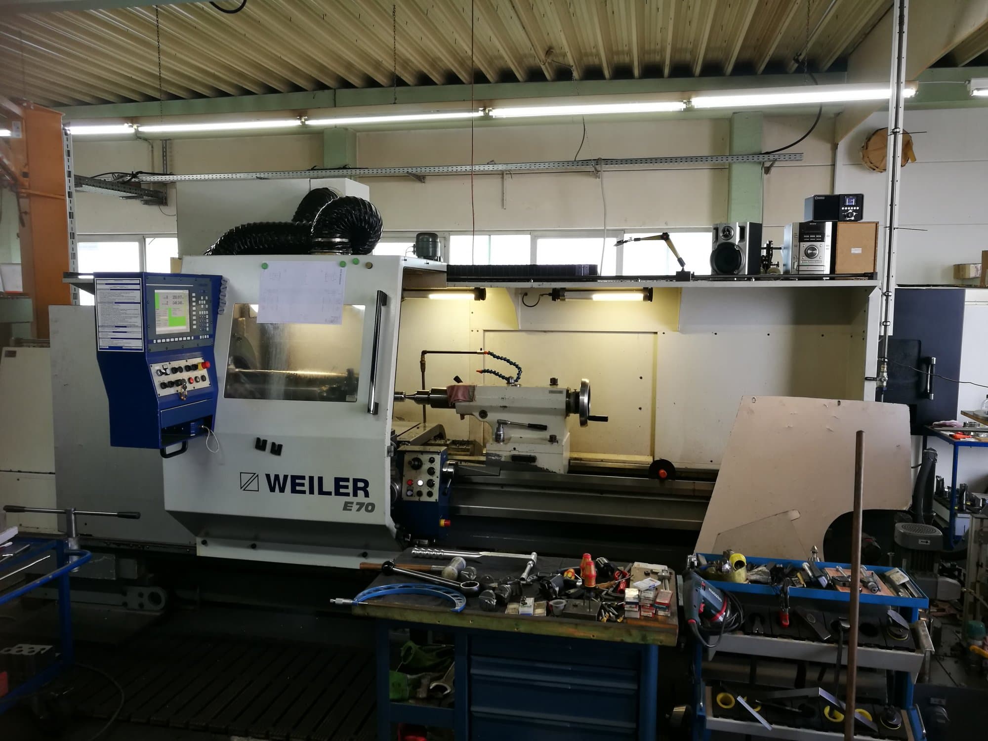 Prikaz  stroja Weiler E70/3000 sprijeda