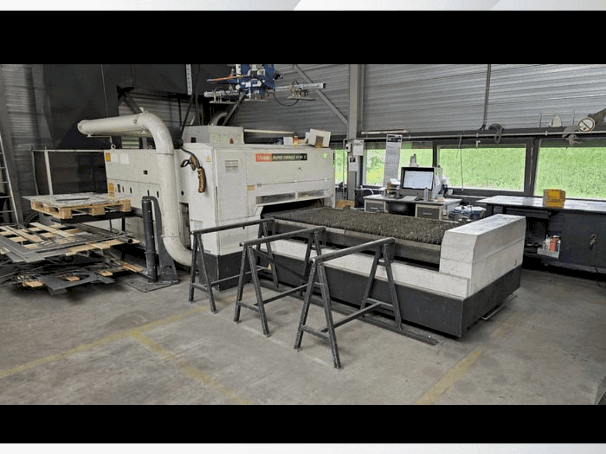 Prikaz  stroja Mazak Super Turbo-X 48 MK II  sprijeda