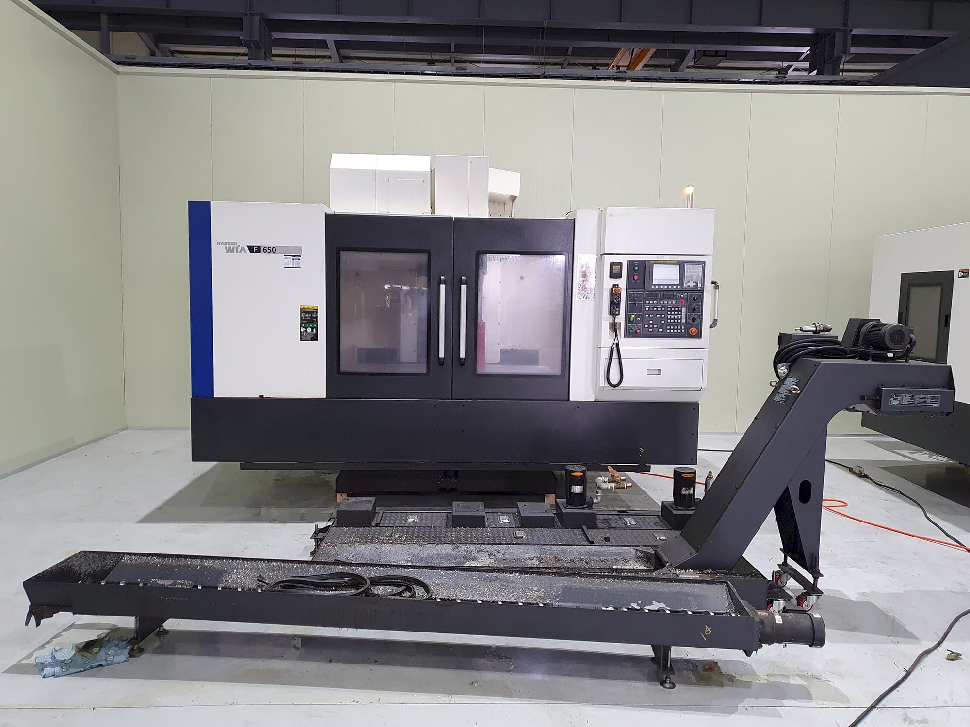 Prikaz  stroja Hyundai Wia F650  sprijeda