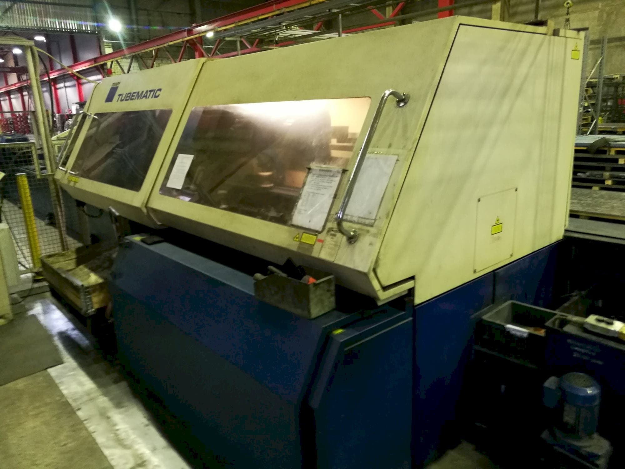 Prikaz desne strane  stroja Trumpf Tubematic