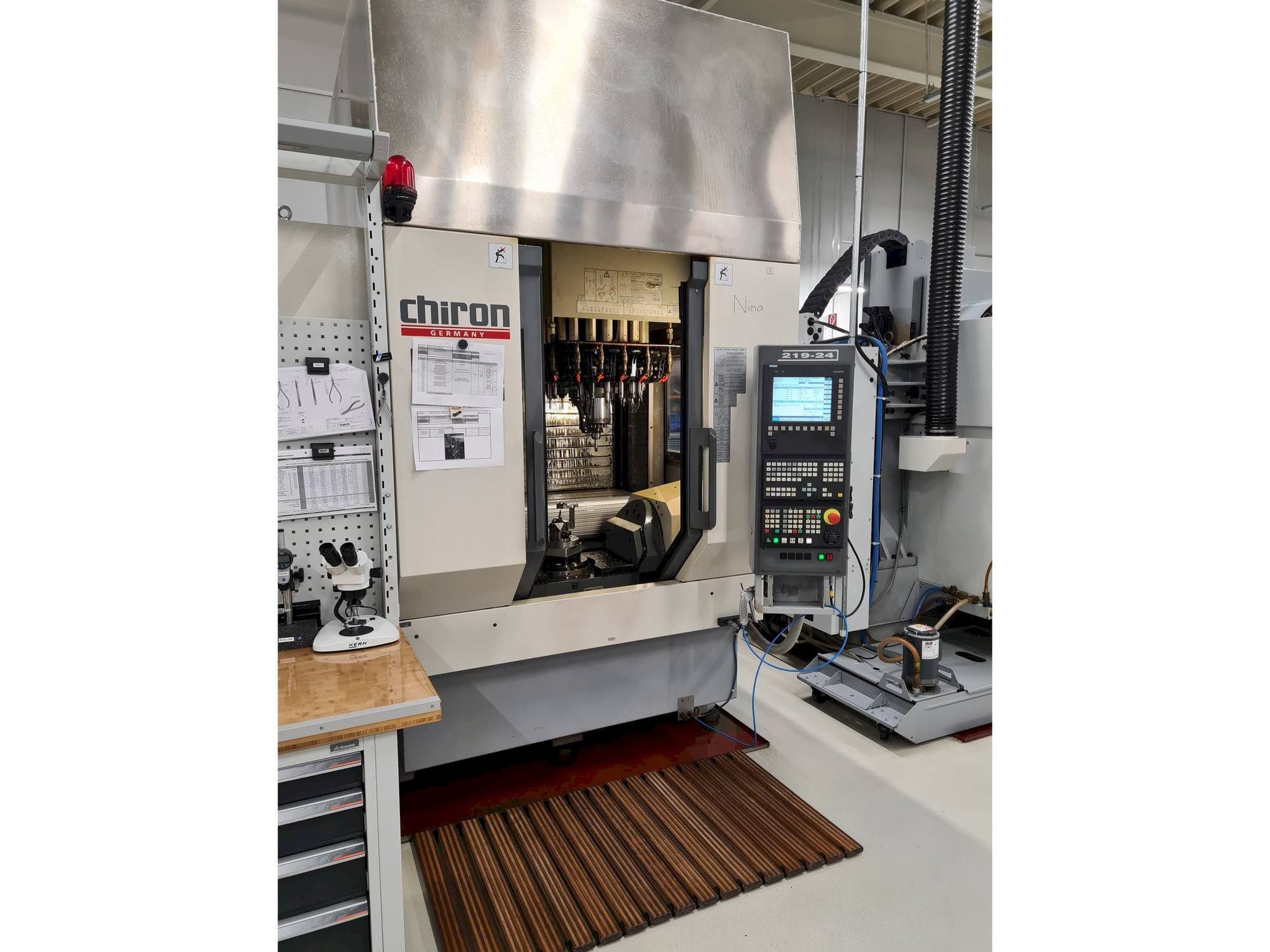 Prikaz stroja CHIRON FZ 15 S sprijeda