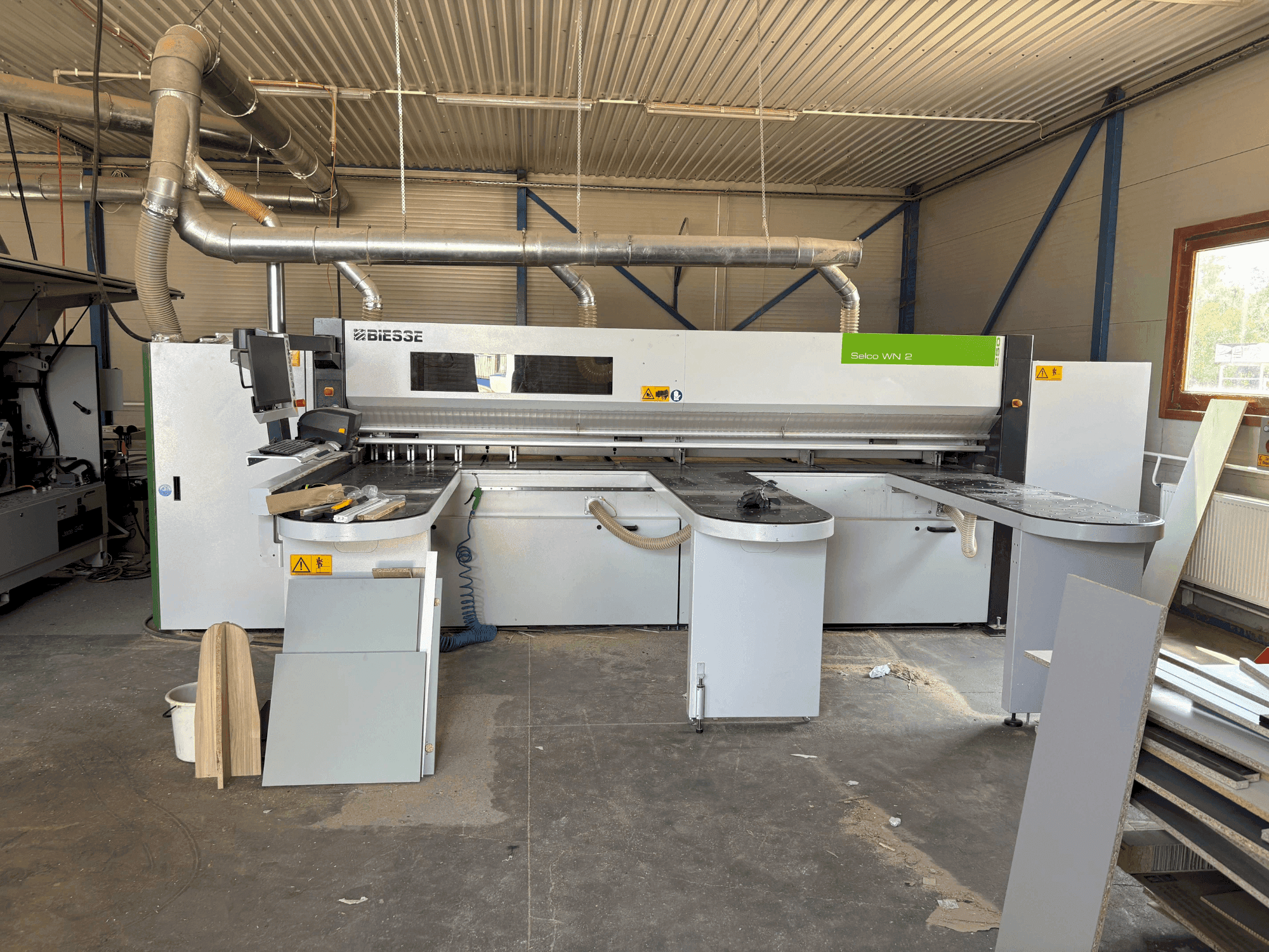 Prikaz  stroja BIESSE Selco WN 2  sprijeda