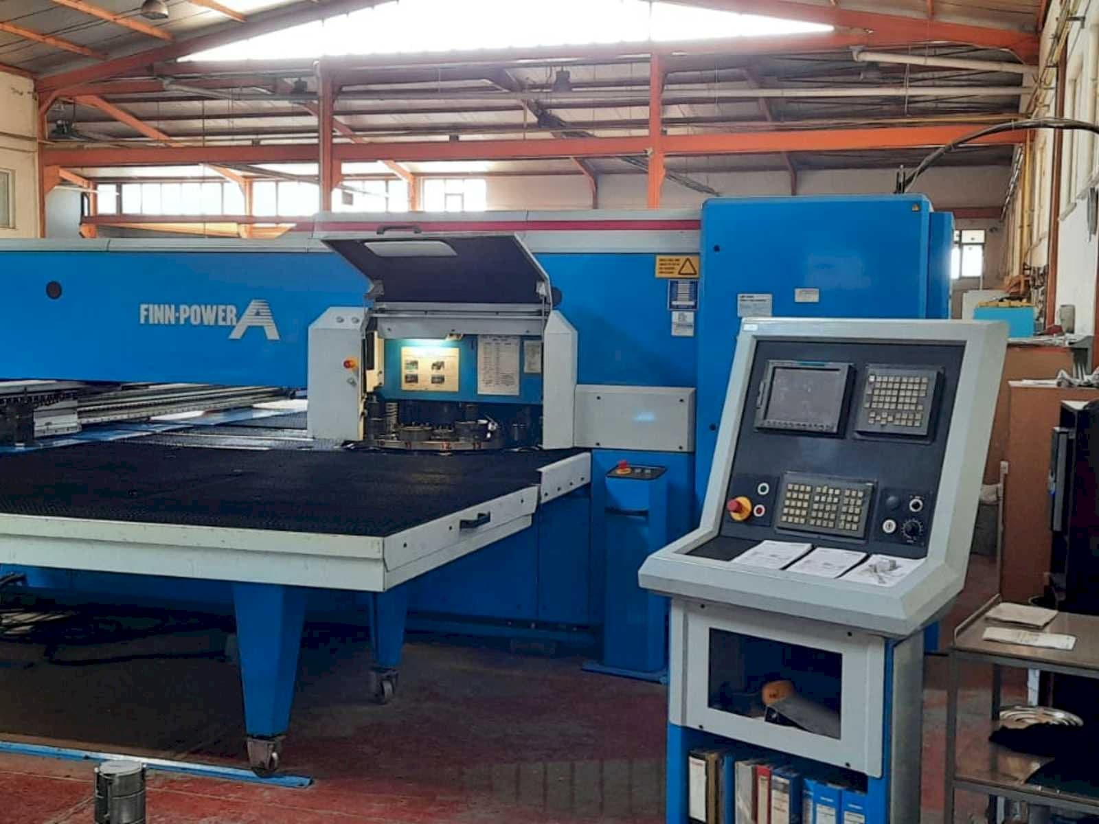 Prikaz  stroja Finn-Power A525F  sprijeda