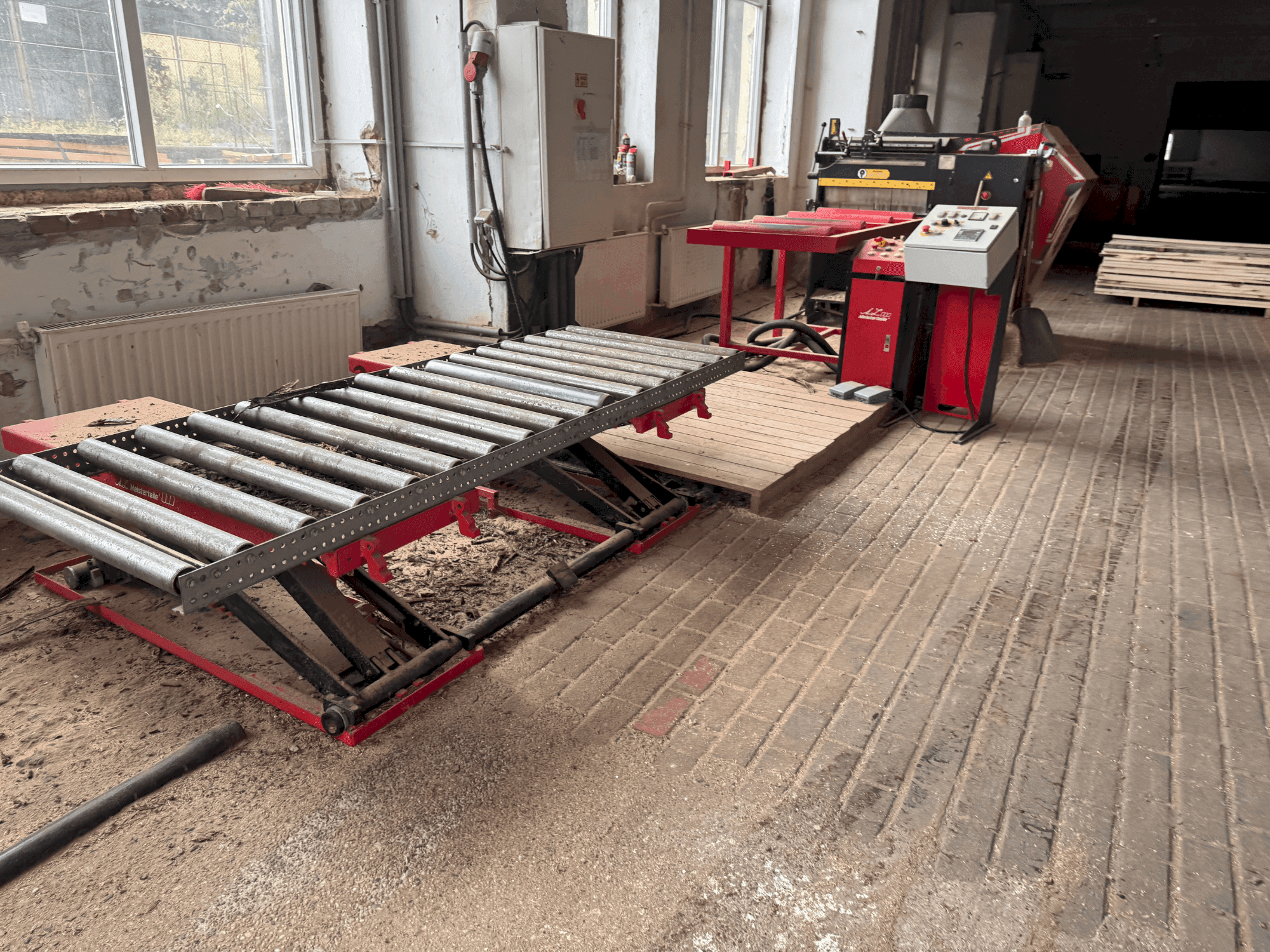 Prikaz  stroja WRAVOR Multirip 750 20-100  sprijeda