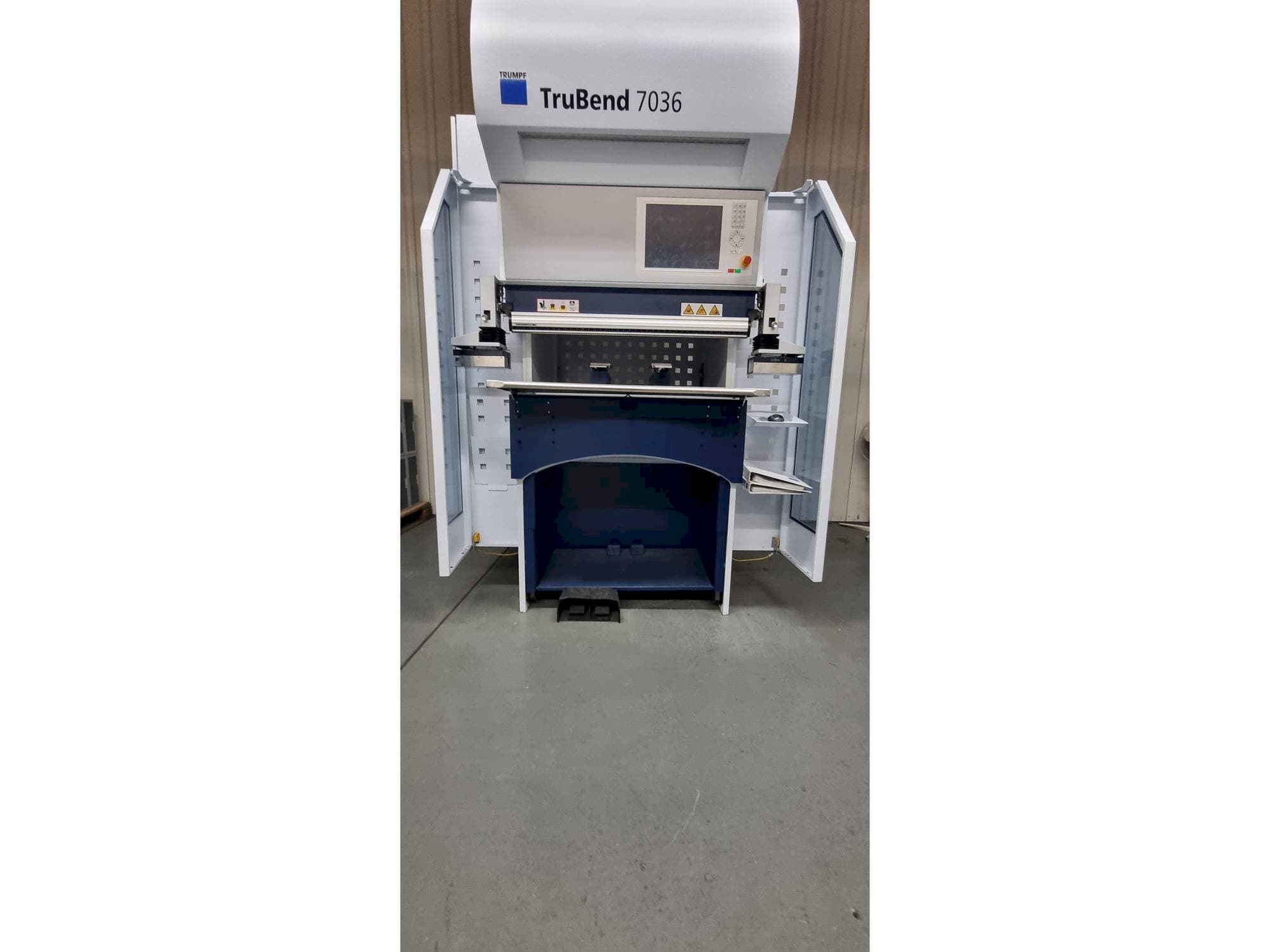 Prikaz  stroja TRUMPF TruBend 7036  sprijeda
