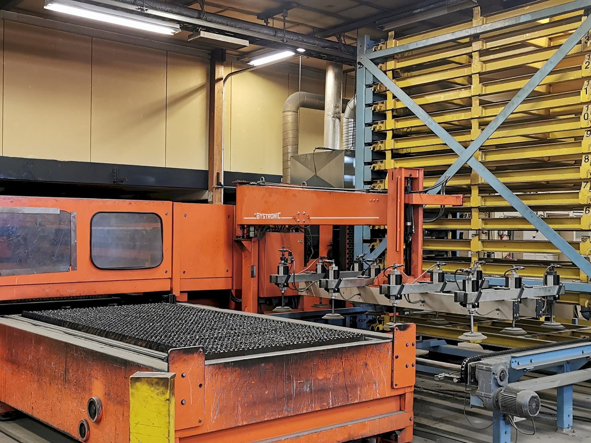 Prikaz  stroja Bystronic BTL 3500  sprijeda