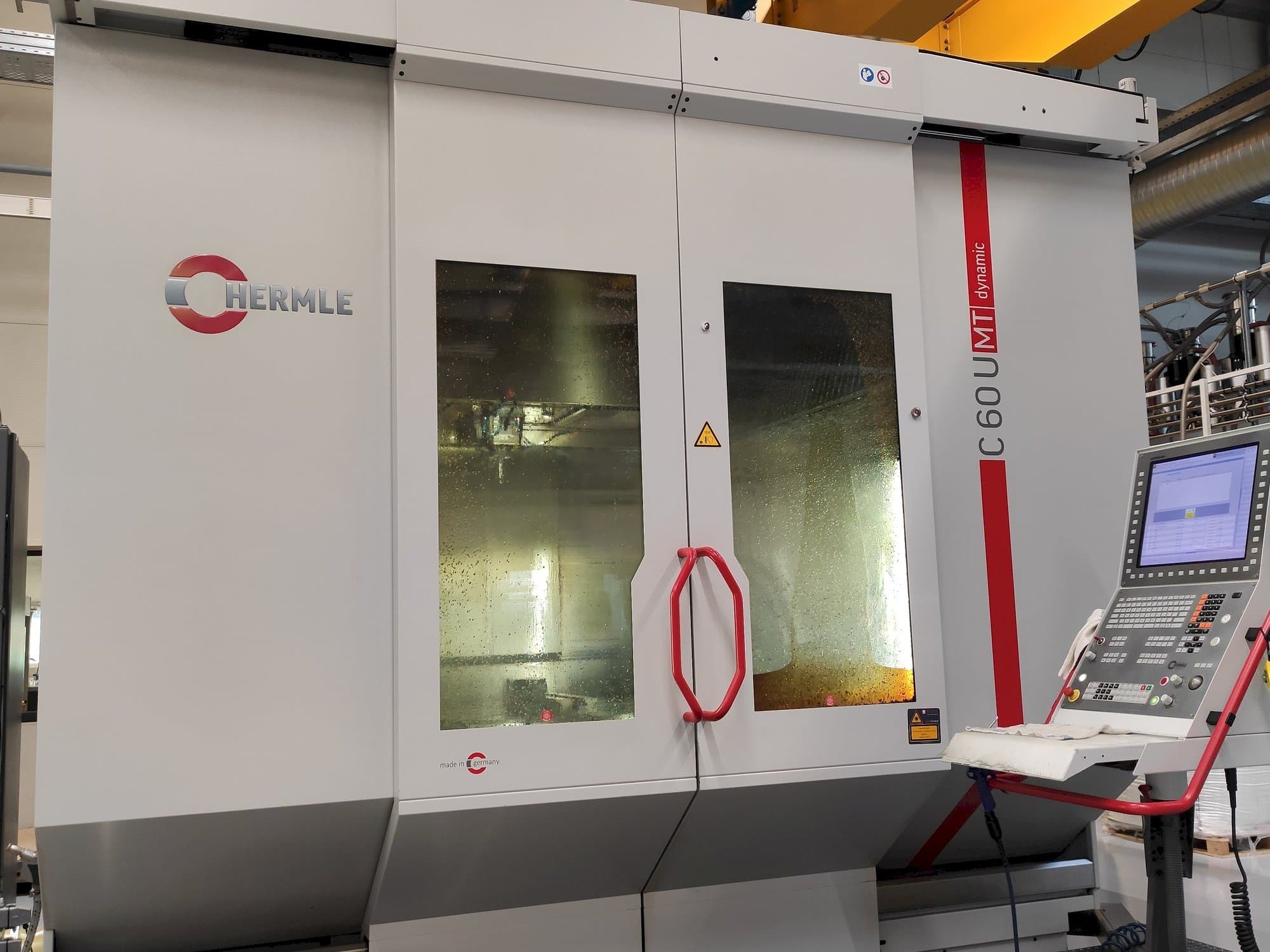 Prikaz  stroja HERMLE C 60 U MT  sprijeda