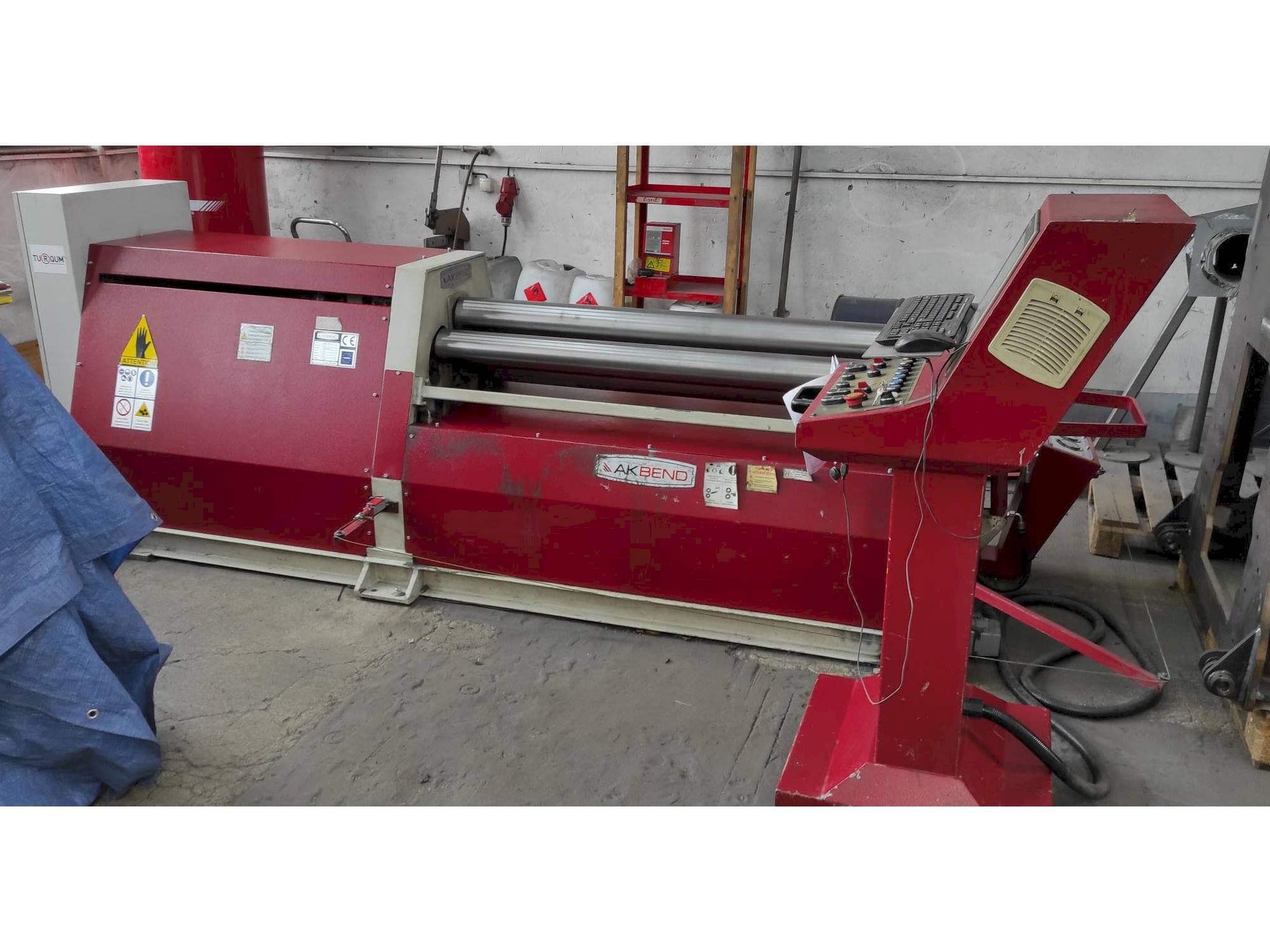 Prikaz  stroja AKBEND AHS 15/4-6  sprijeda