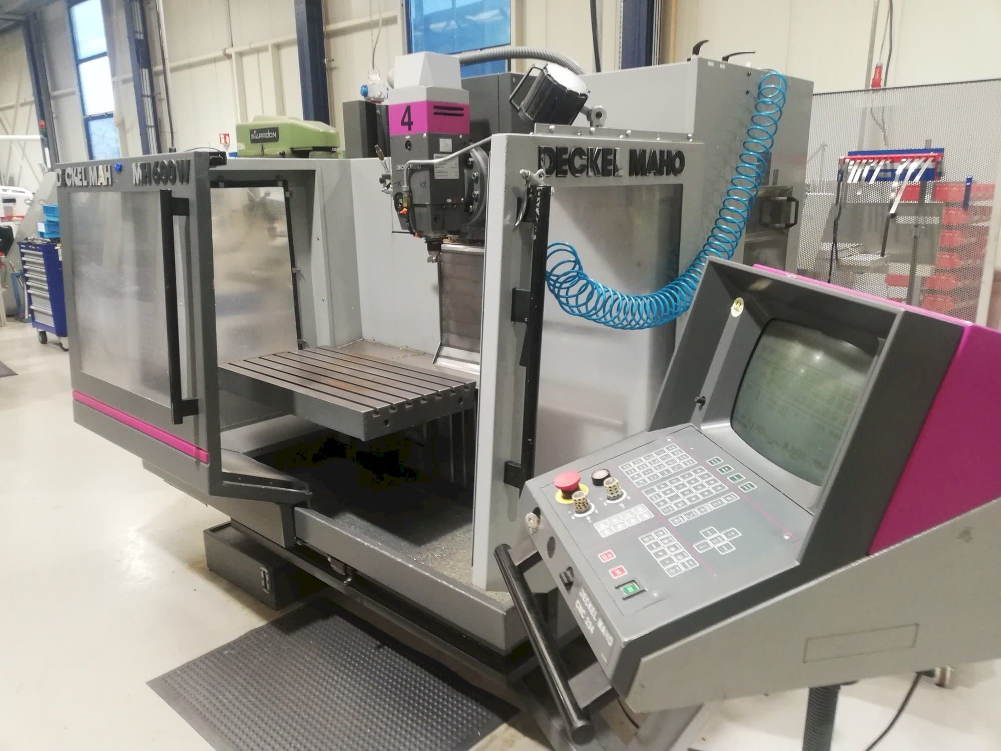 Prikaz  stroja DECKEL MAHO MH 600W  sprijeda