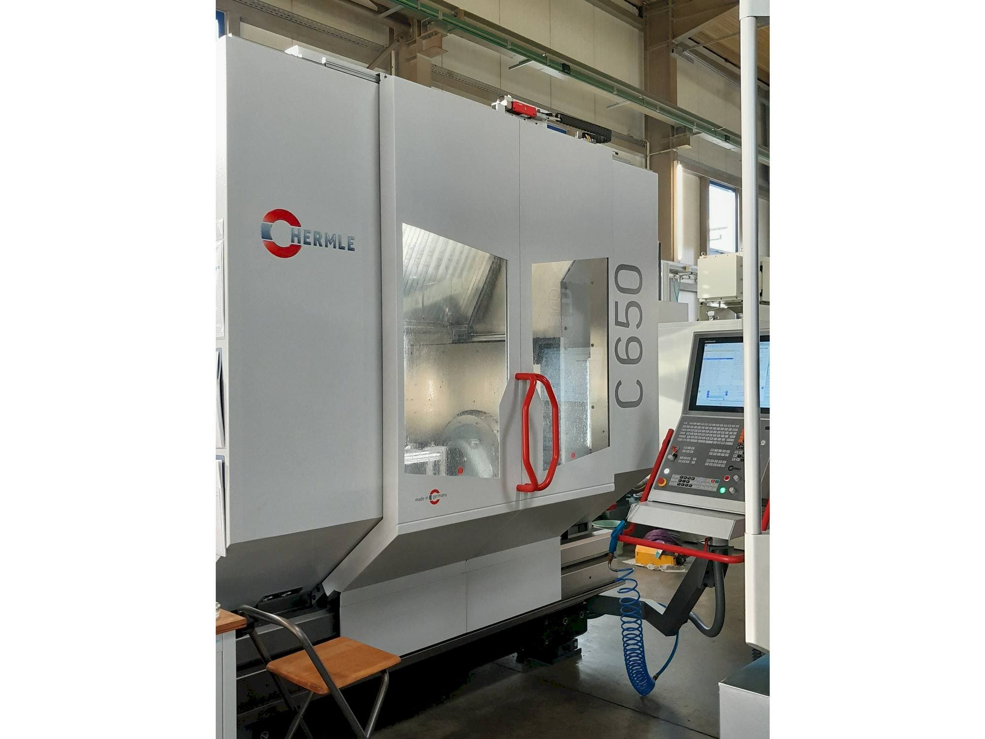 Prikaz  stroja HERMLE C650 U  sprijeda