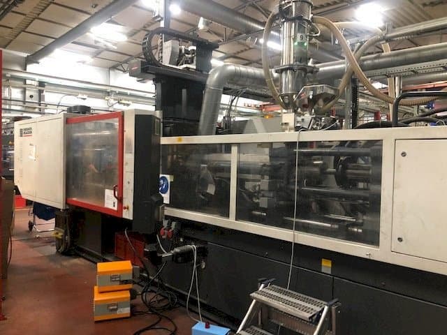 Prikaz  stroja FERROMATIK MILACRON K320  sprijeda