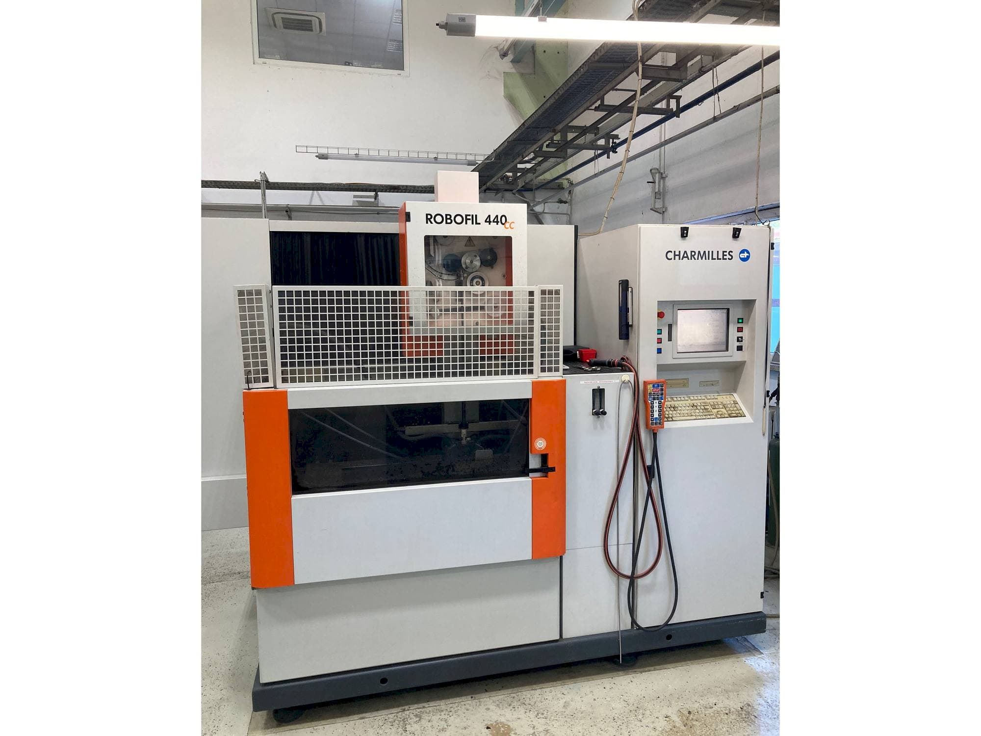 Prikaz  stroja CHARMILLES Robofil 440 CC  sprijeda