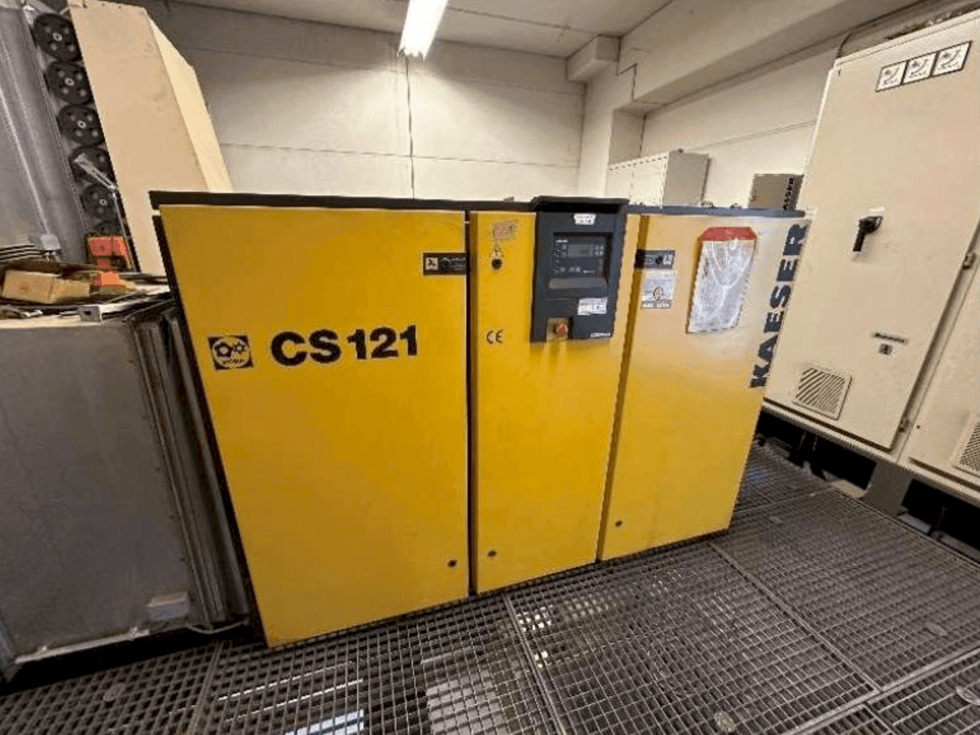 Prikaz  stroja KAESER Compressor System  sprijeda