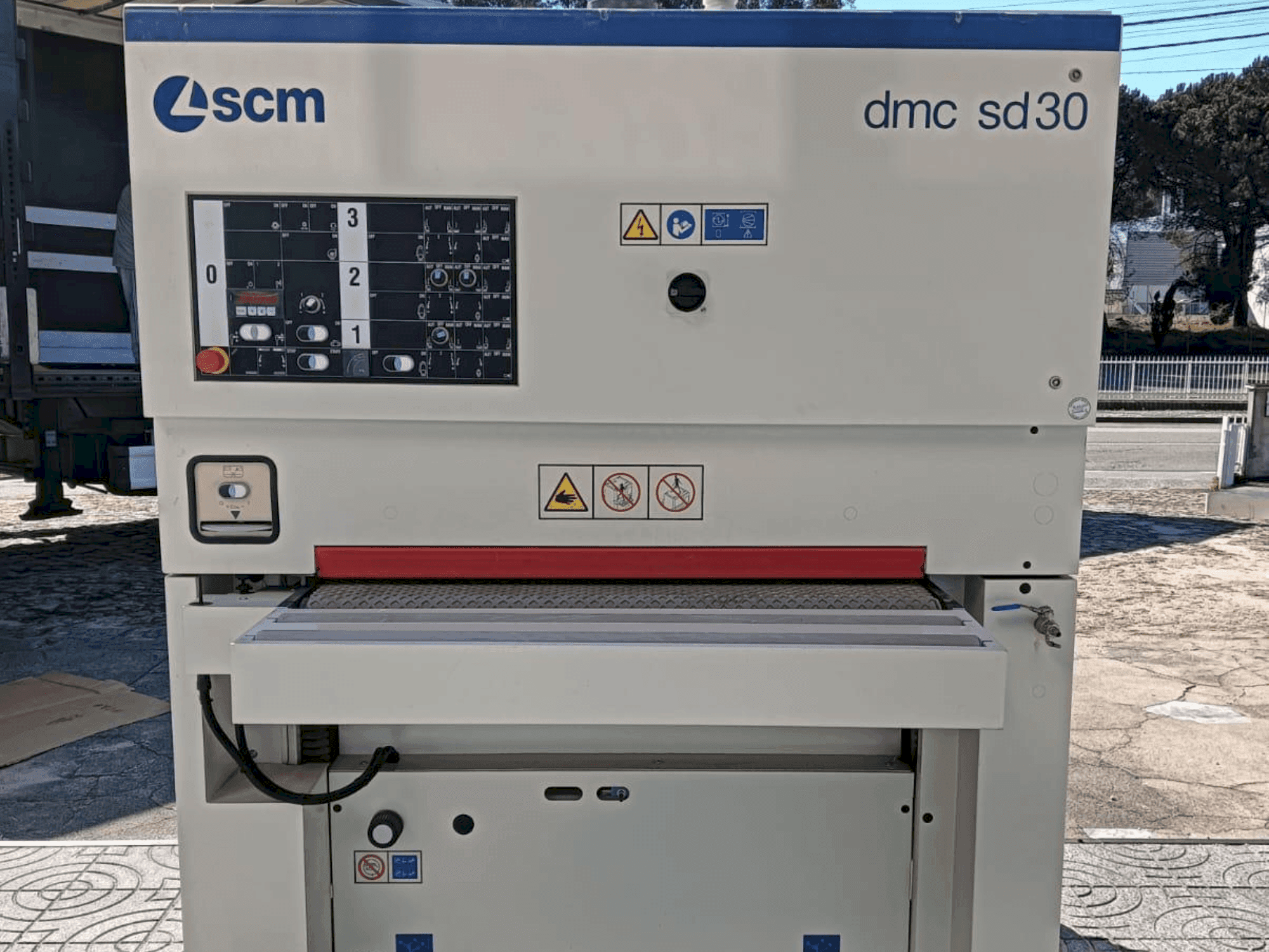 Prikaz  stroja SMCTL DMC SD 30 RCS 110  sprijeda