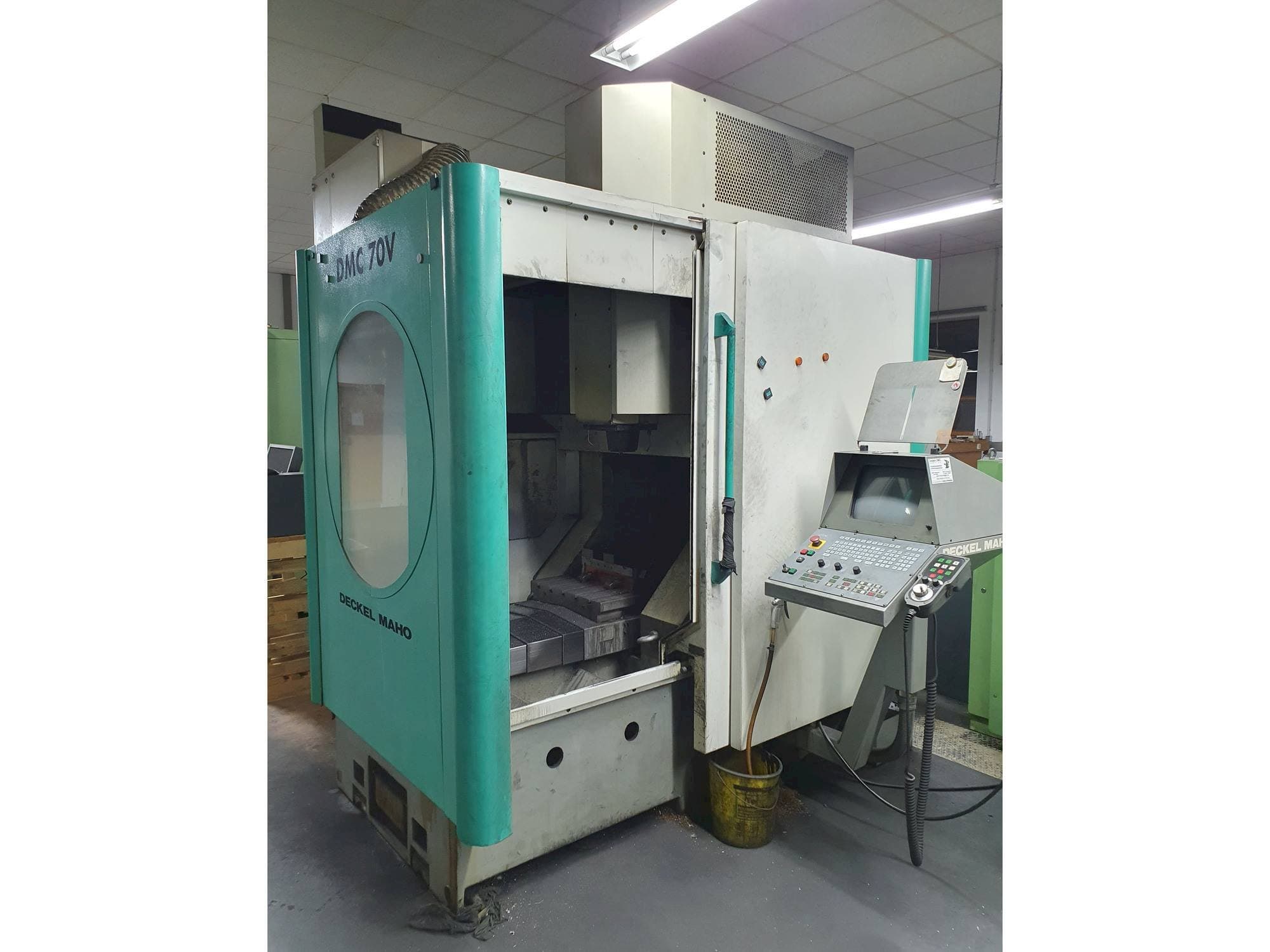 Prikaz  stroja DMG DMC 70 V  sprijeda