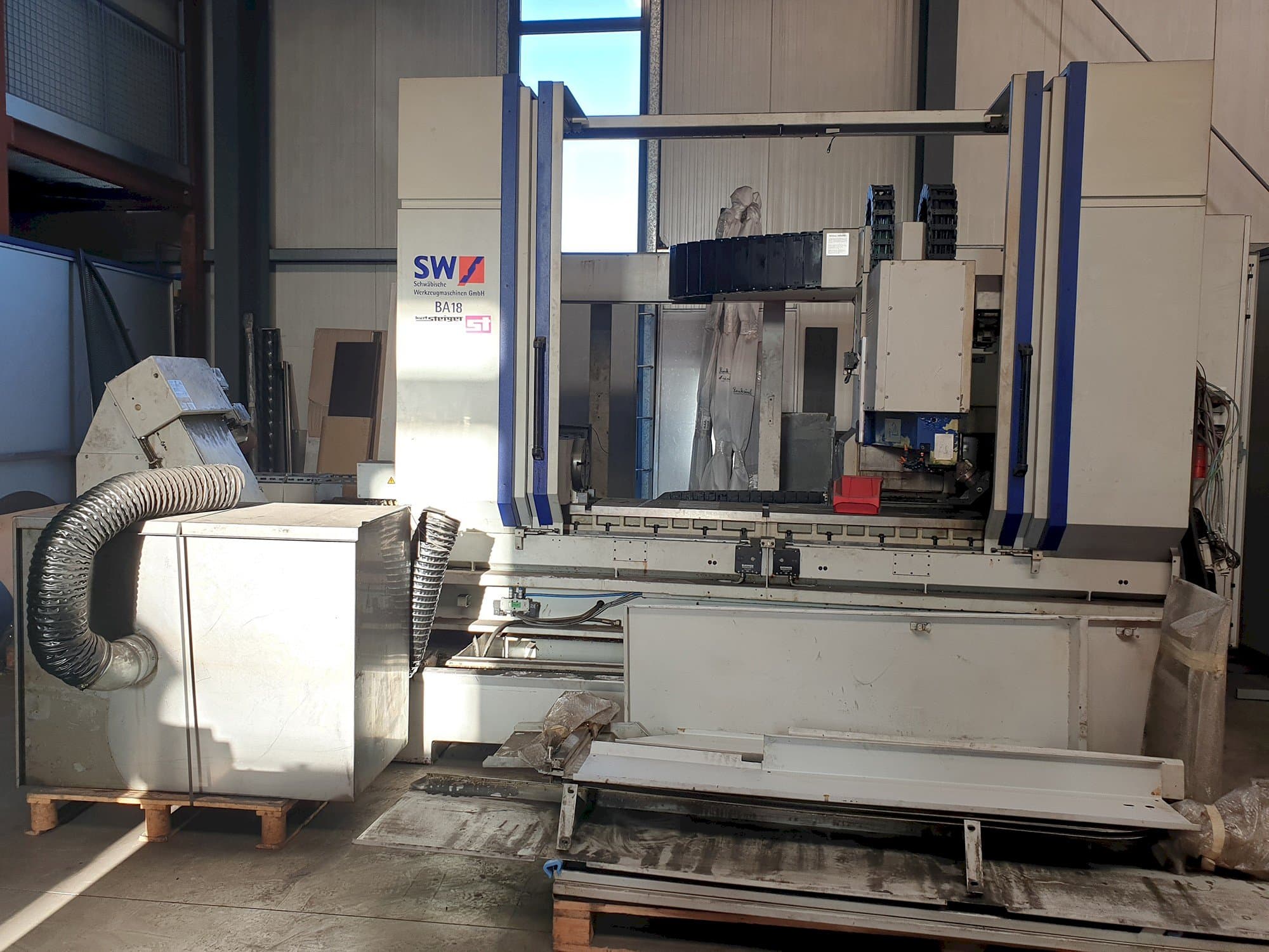 Prikaz  stroja Schwäbische Werkzeugmaschinen BA 18 sprijeda