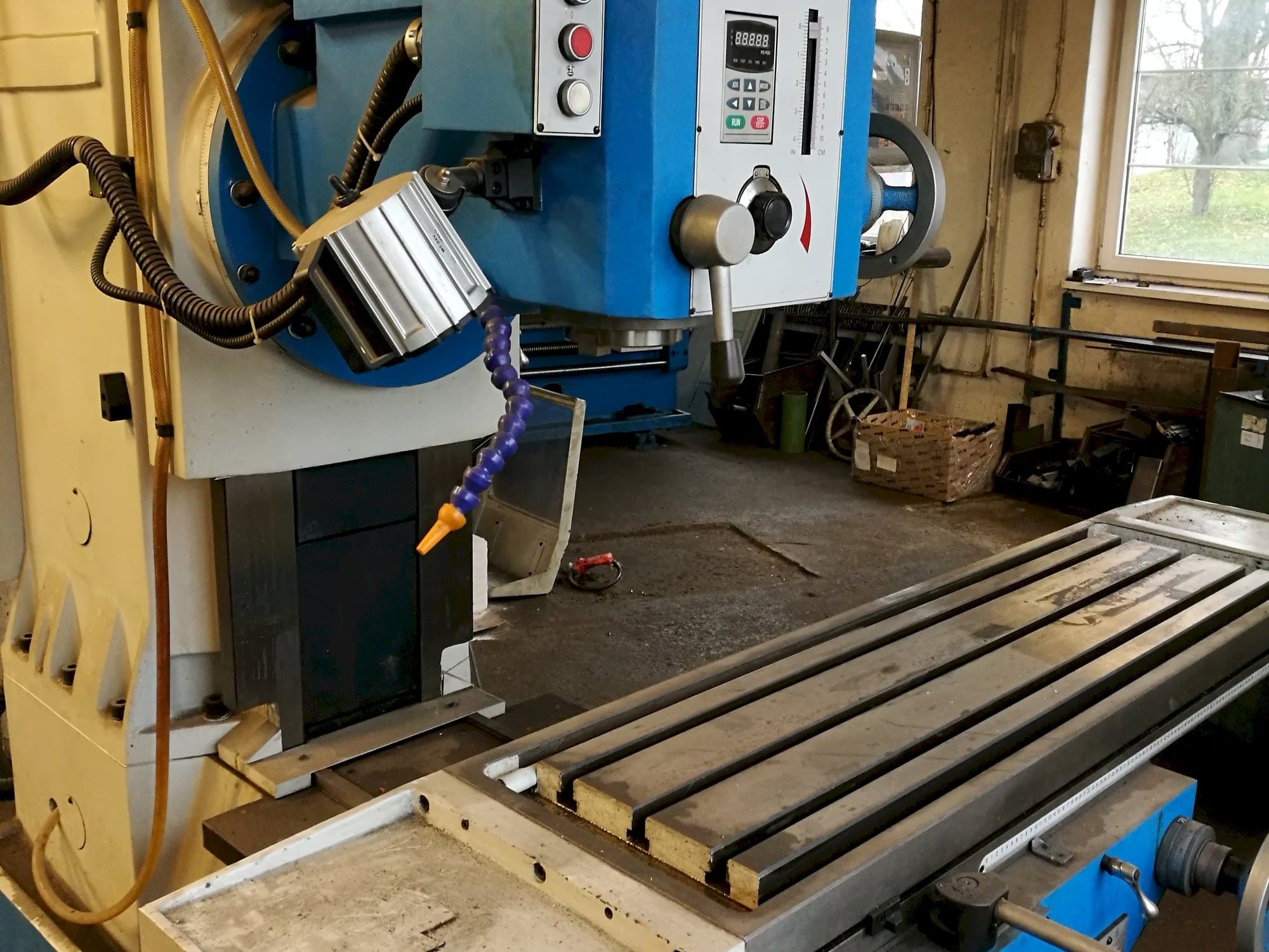 Prikaz  stroja KNUTH KB 1400  sprijeda