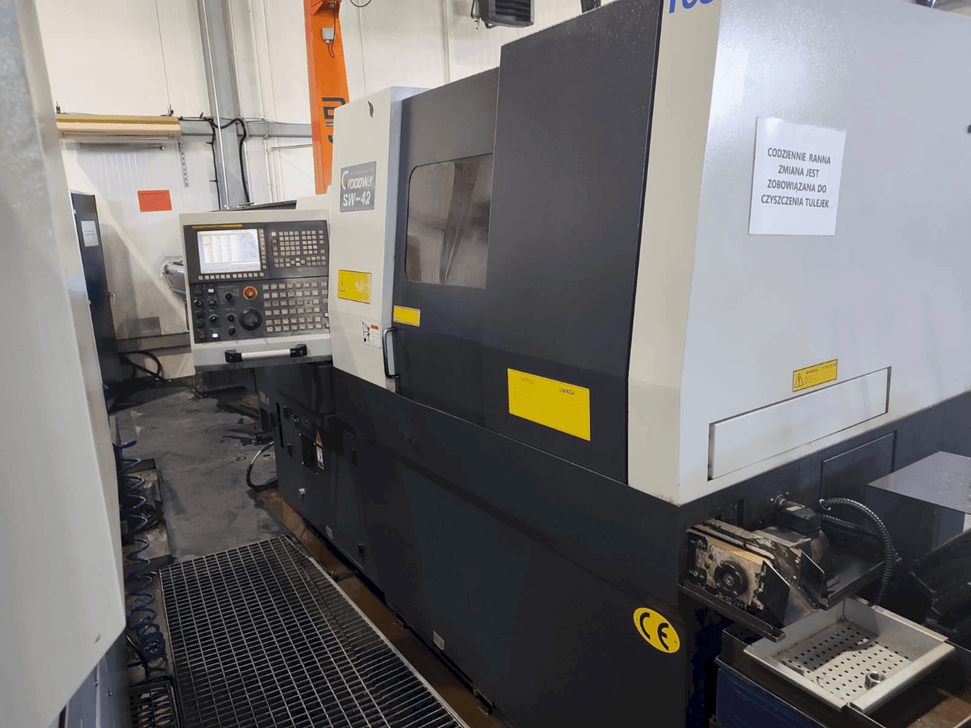 Prikaz  stroja Goodway SW 42  sprijeda