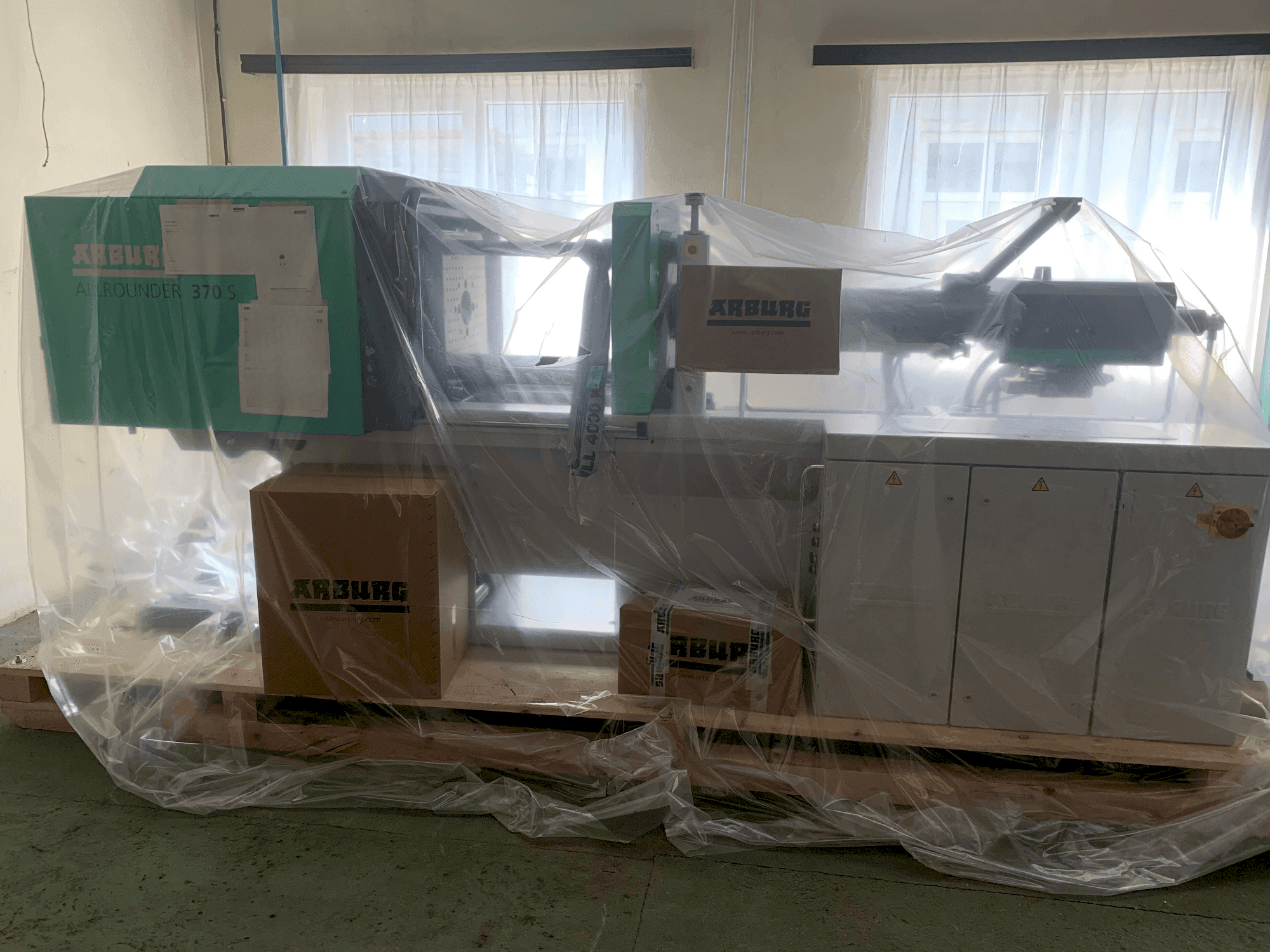Prikaz  stroja Arburg 370 S 600-290 U  sprijeda