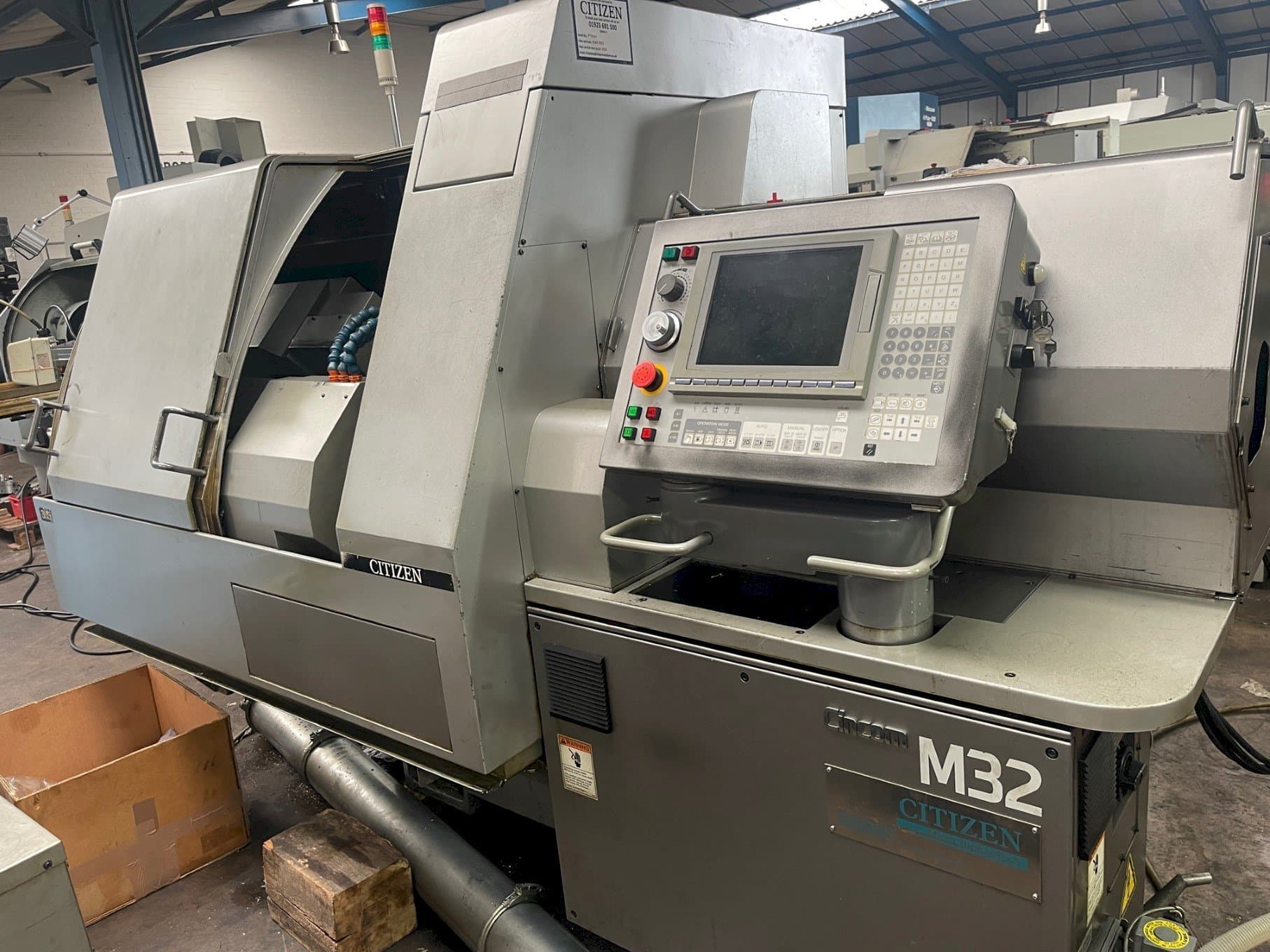 Prikaz  stroja Citizen M-32V  sprijeda