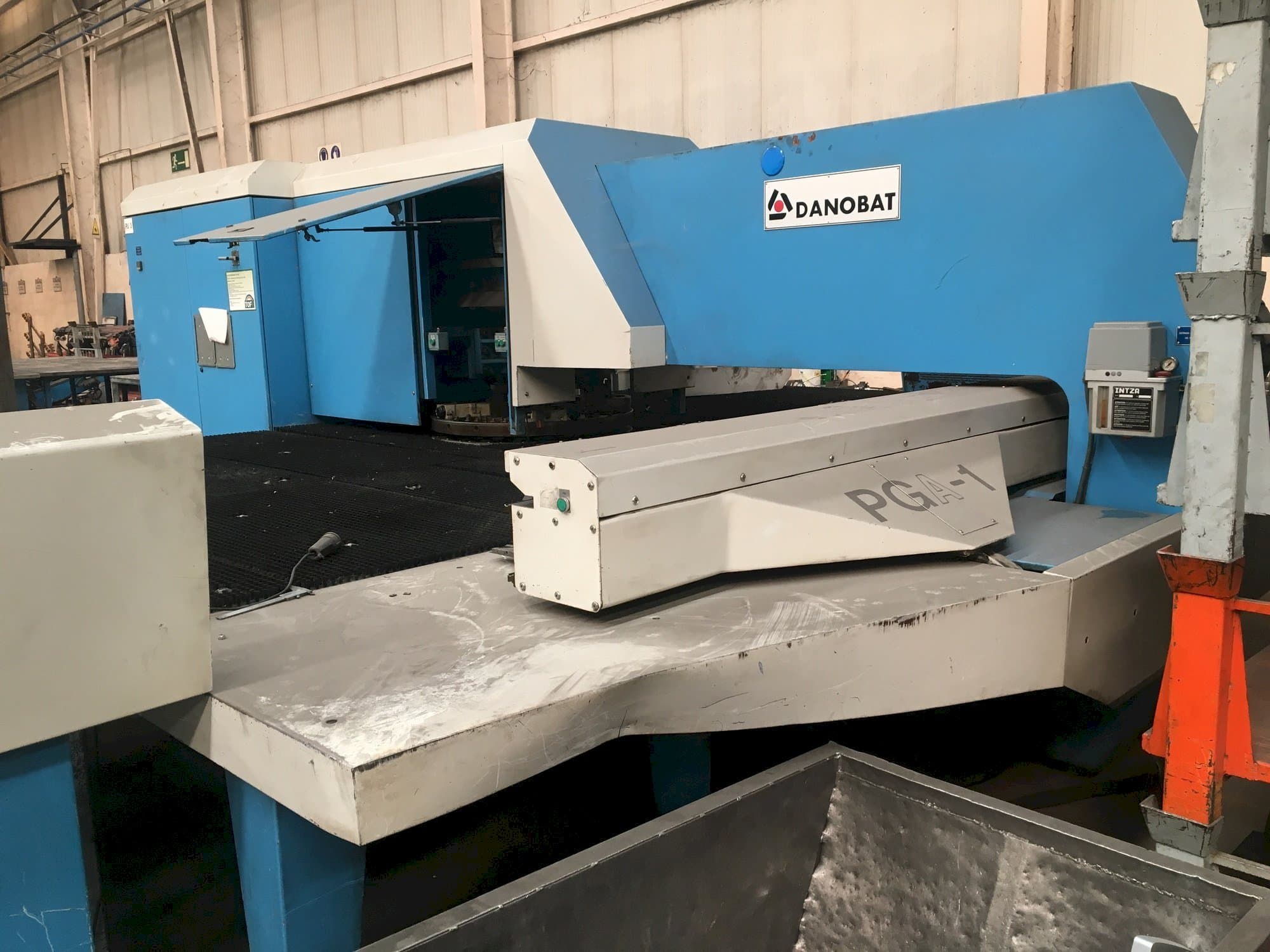 Prikaz  stroja DANOBAT PGA-1  sprijeda