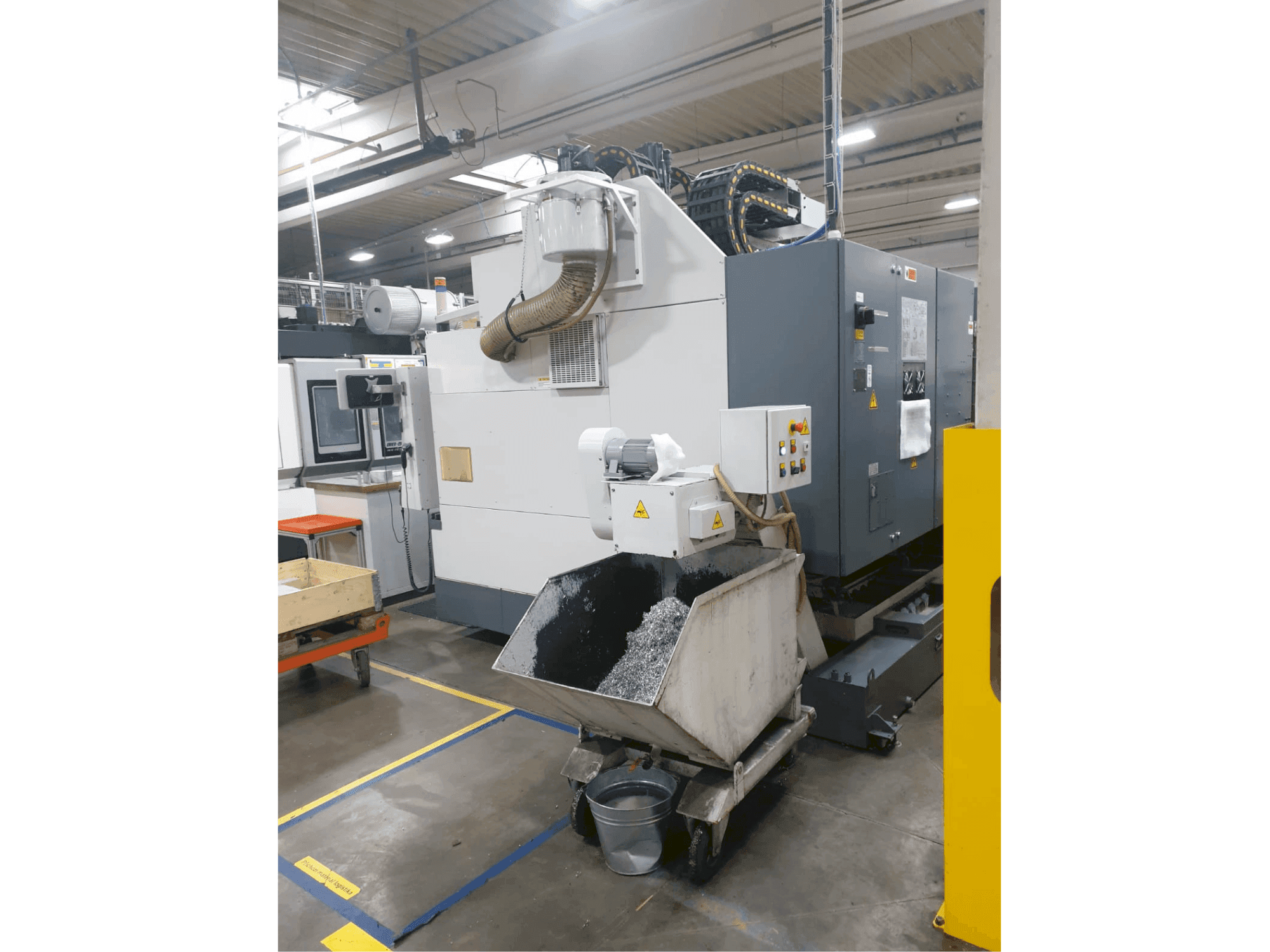 Prikaz  stroja Okuma MB-66VA  sprijeda