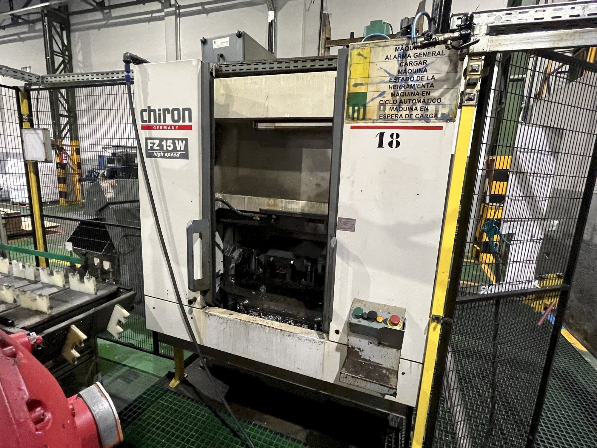 Prikaz  stroja CHIRON FZ15W  sprijeda