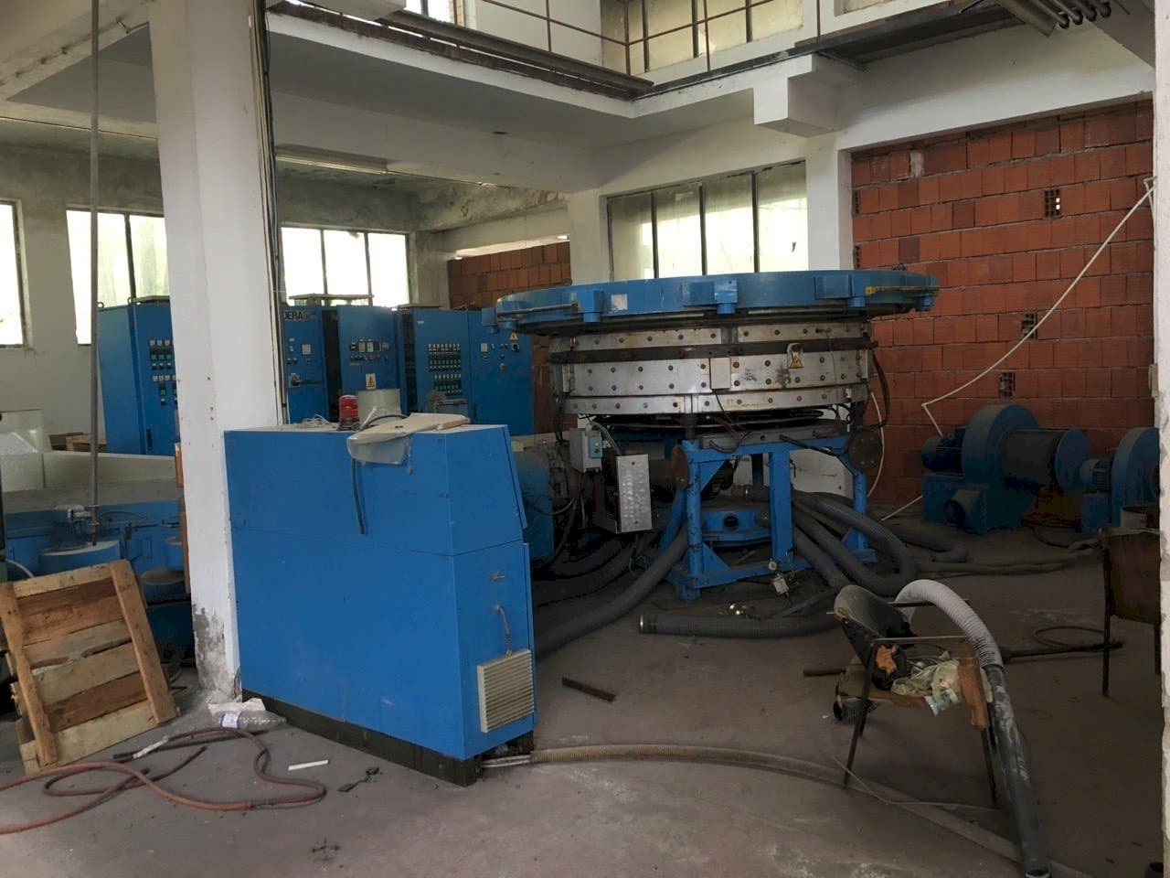 Prikaz  stroja BANDERA Blow Film Extruder  sprijeda