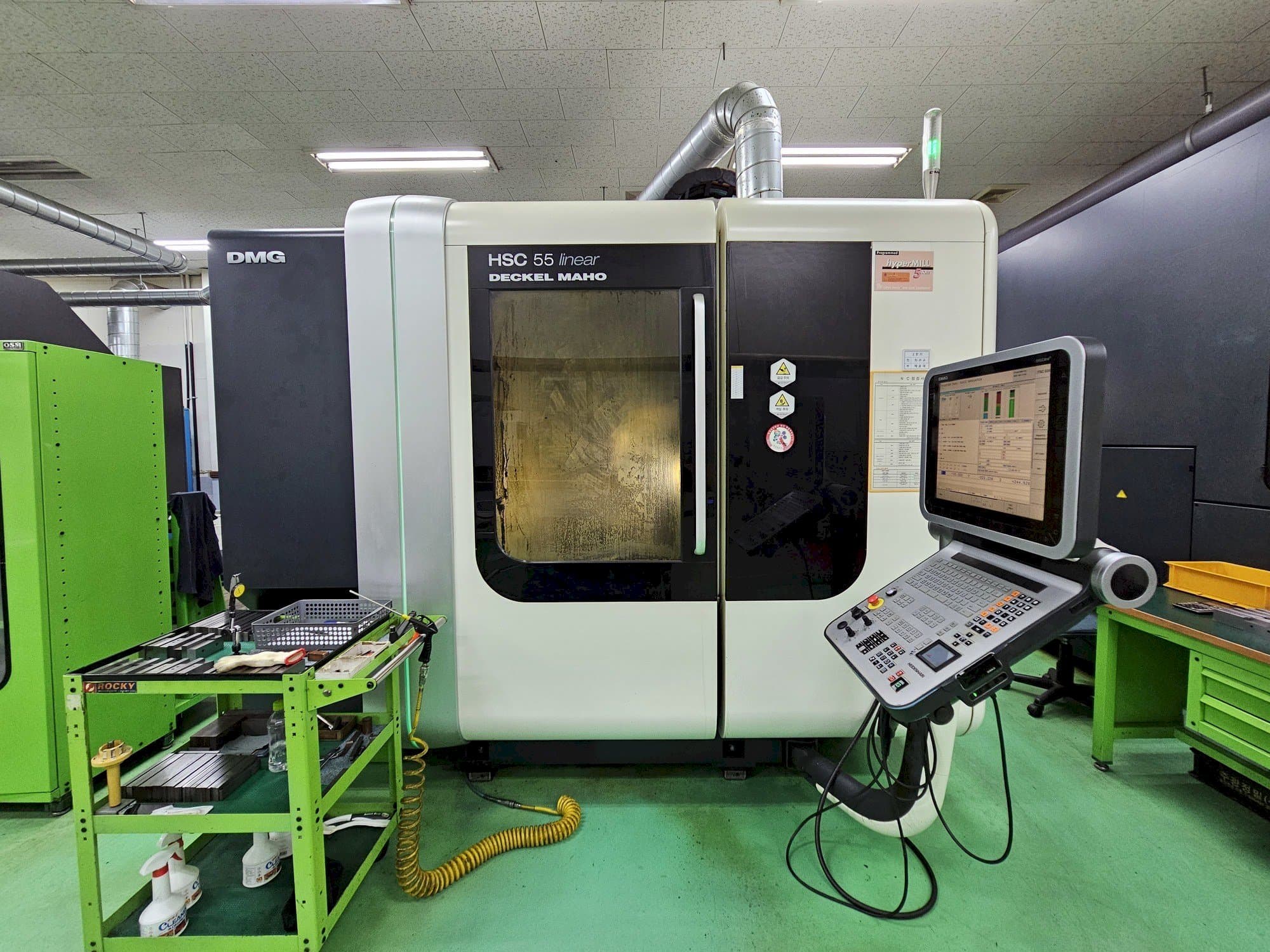 Prikaz  stroja DECKEL MAHO HSC 55 linear  sprijeda