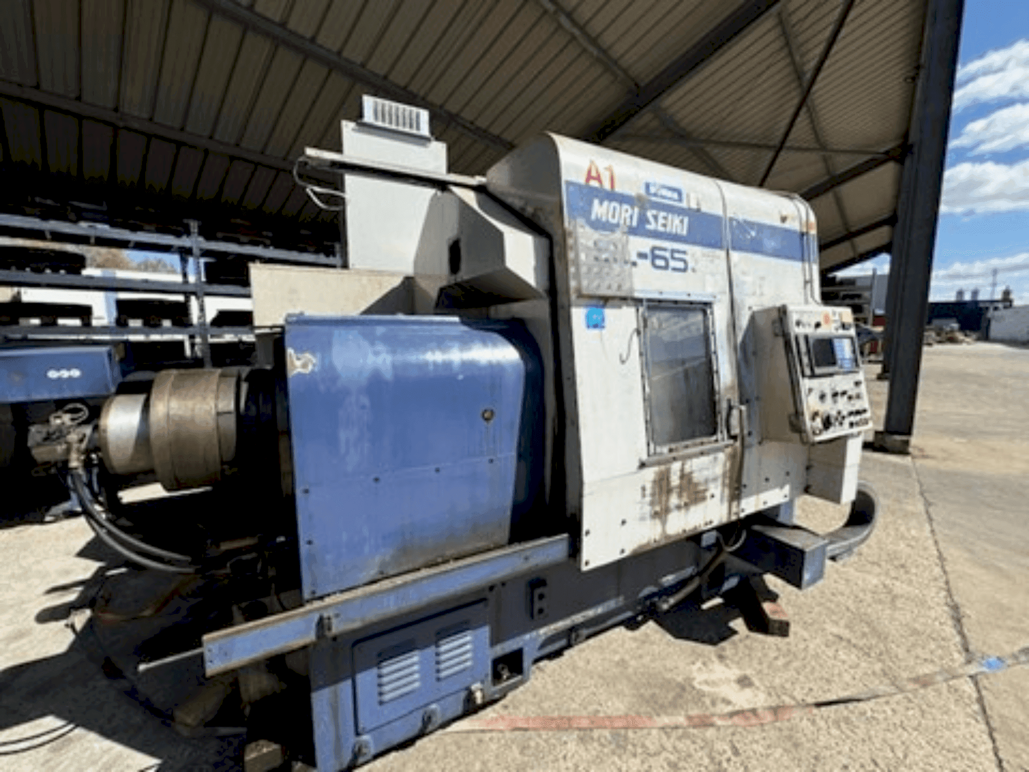 Prikaz  stroja MORI SEIKI SL-65C  sprijeda