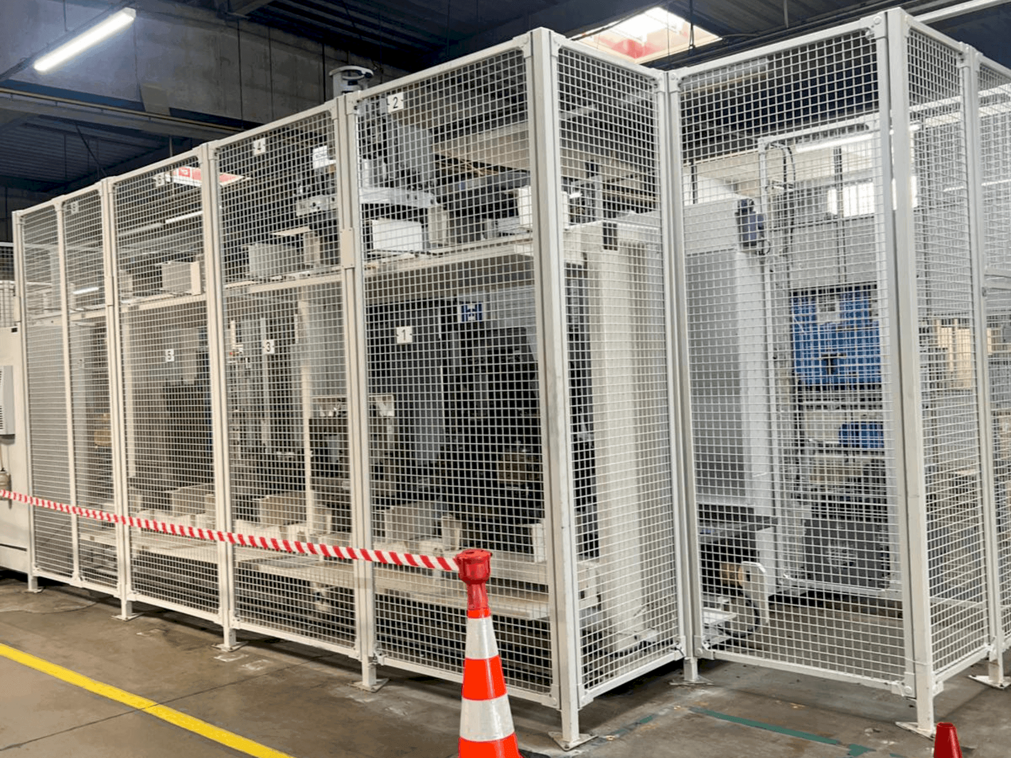 Prikaz  stroja HELLER MCH 250  sprijeda