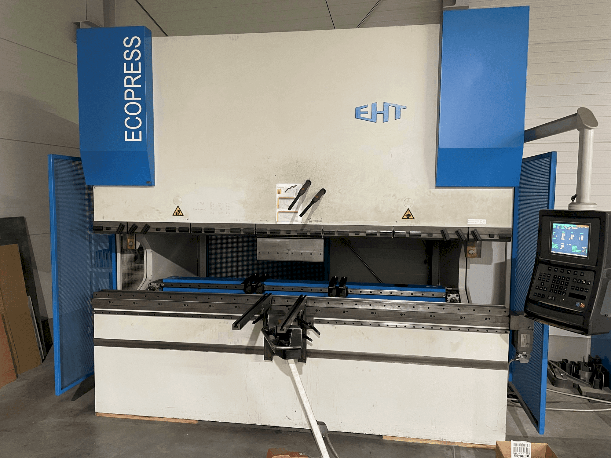Prikaz  stroja EHT Ecopress 135-30  sprijeda